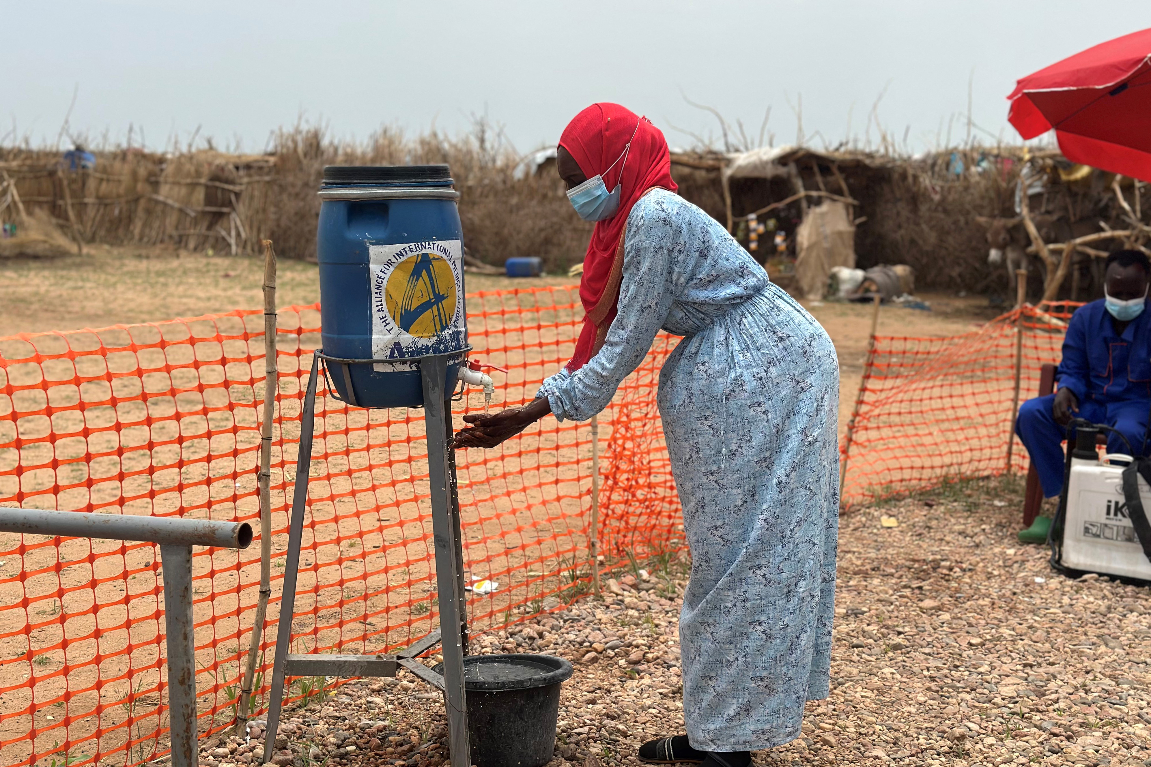 Sudan refugees face cholera outbreak with nothing but lemons for medicine
