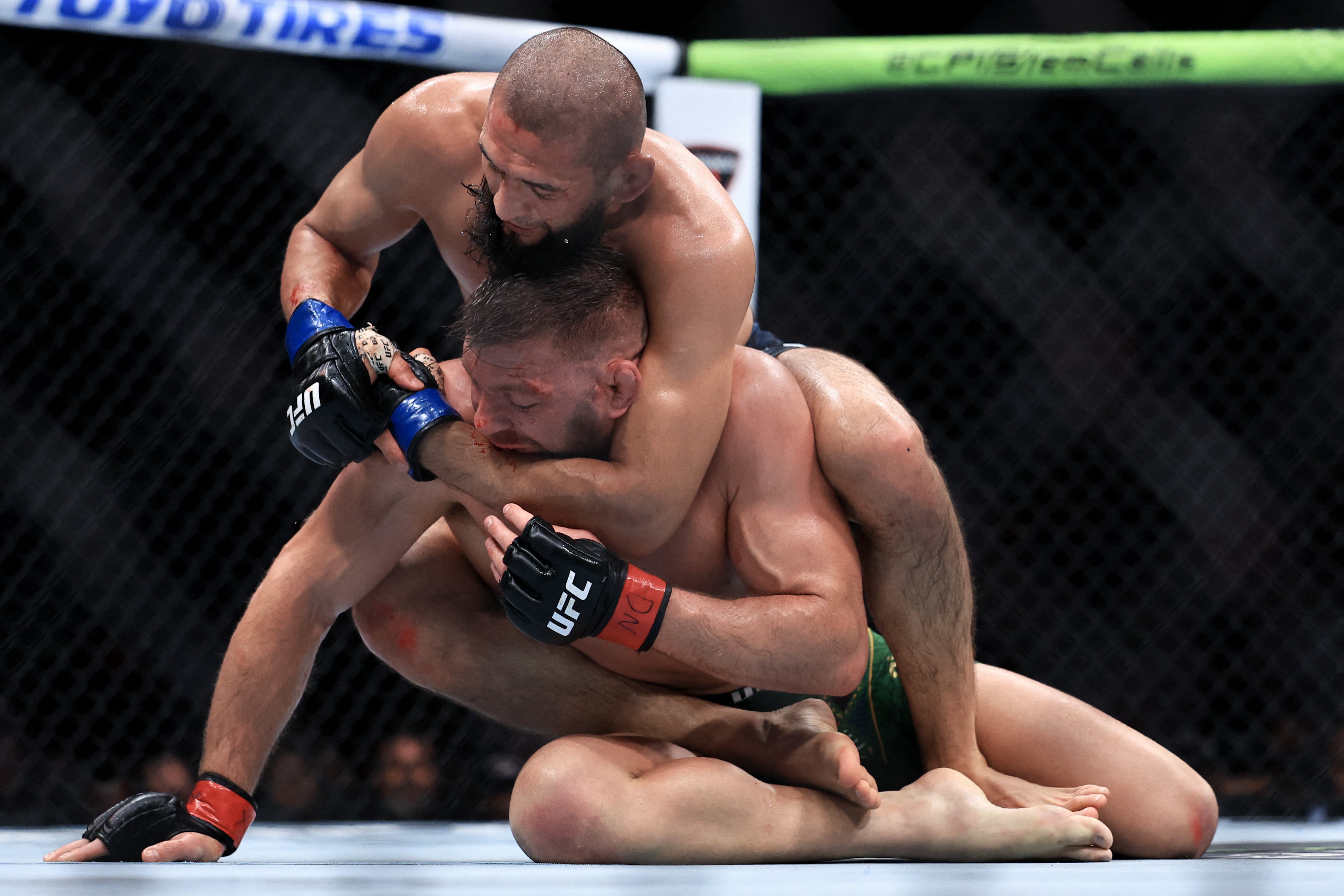 Dricus Du Plessis (and Khamzat Chimaev in action.