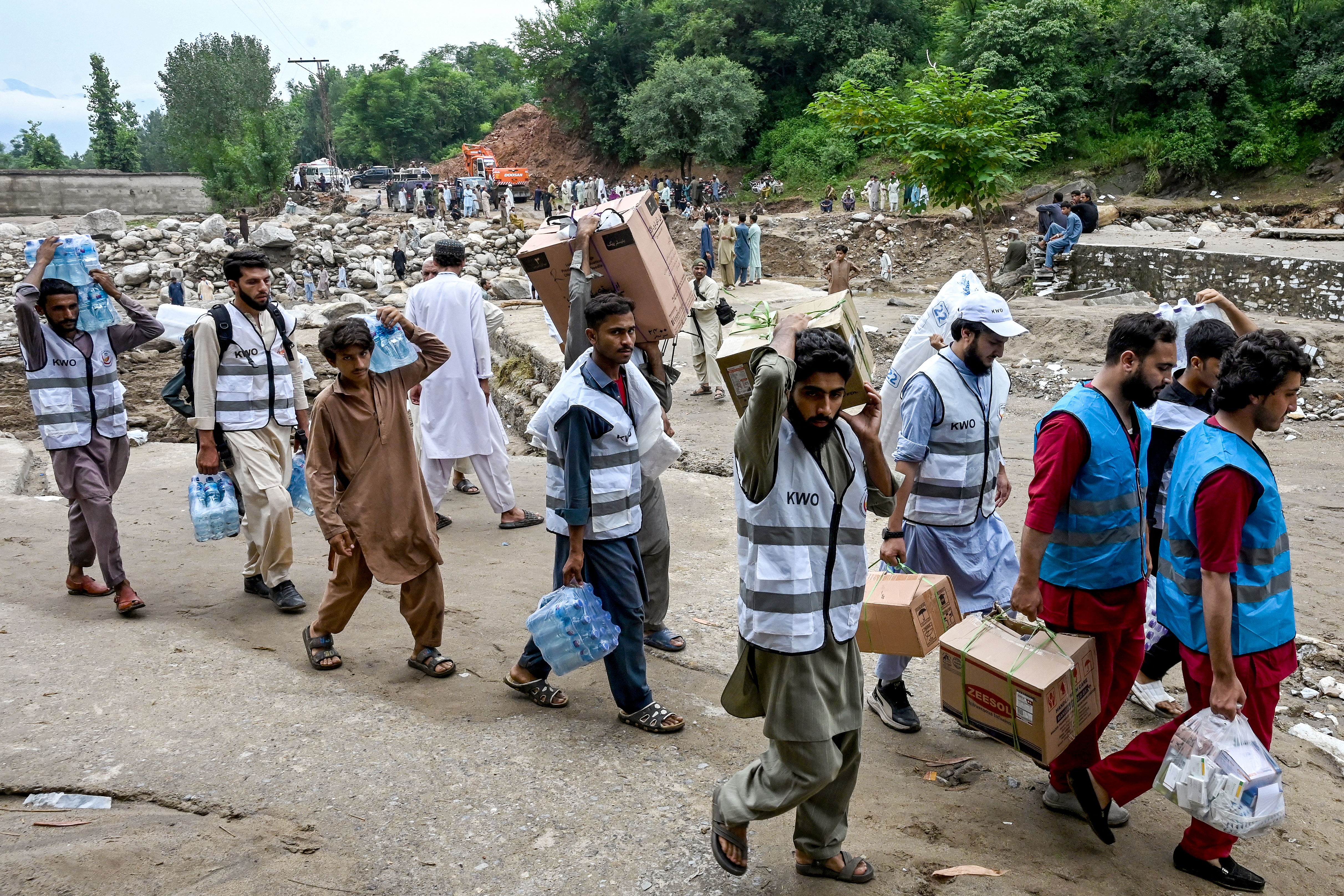 Hopes for survivors wane after Pakistan flooding kills hundreds