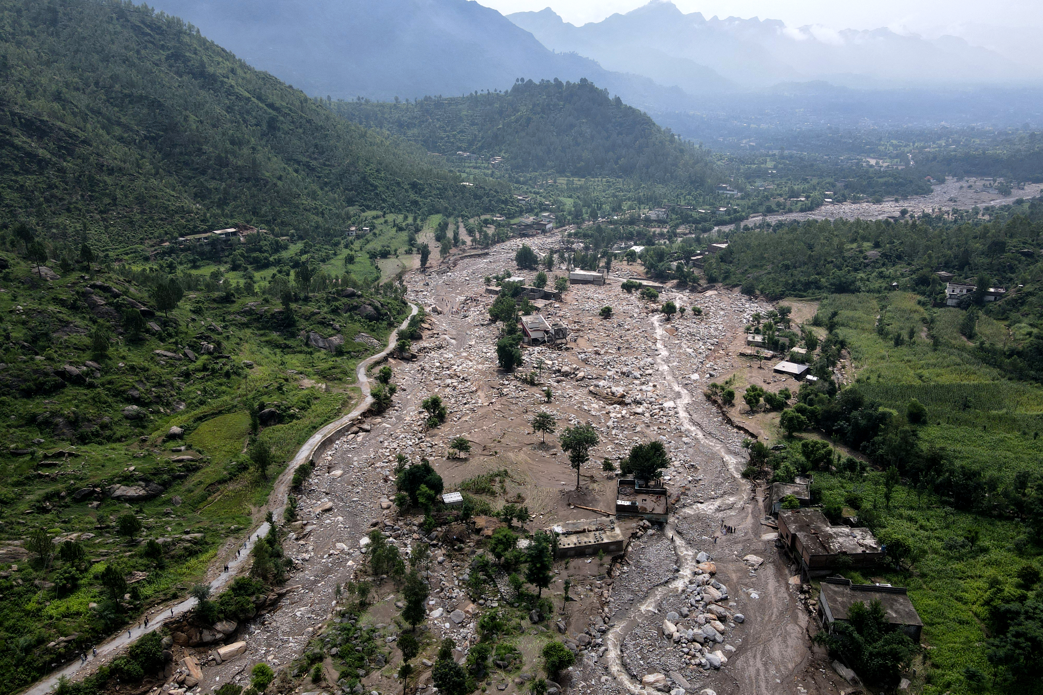 Hopes for survivors wane after Pakistan flooding kills hundreds