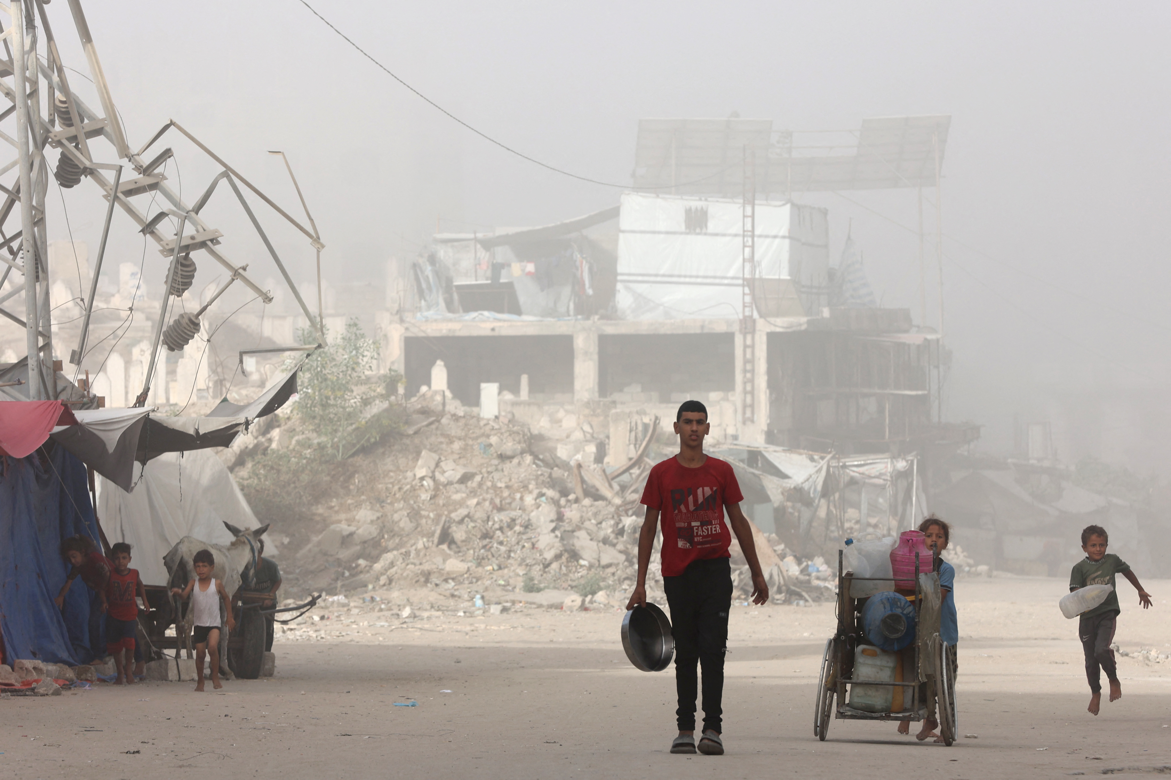 Palestinians flee their homes in Gaza City's Zeitoun neighbourhood on August 26, 2025. [File: Omar Al-Qataa/AFP]