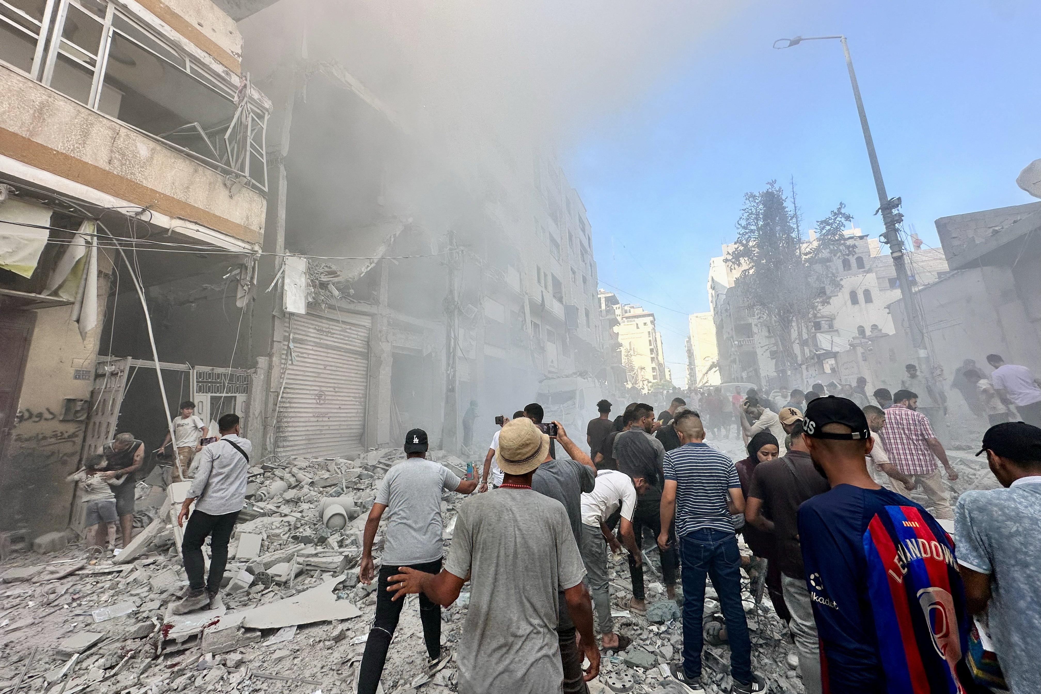 Palestinians gather at the site of an Israeli strike on a residential building, in Gaza City August 30, 2025. REUTERS/Stringer