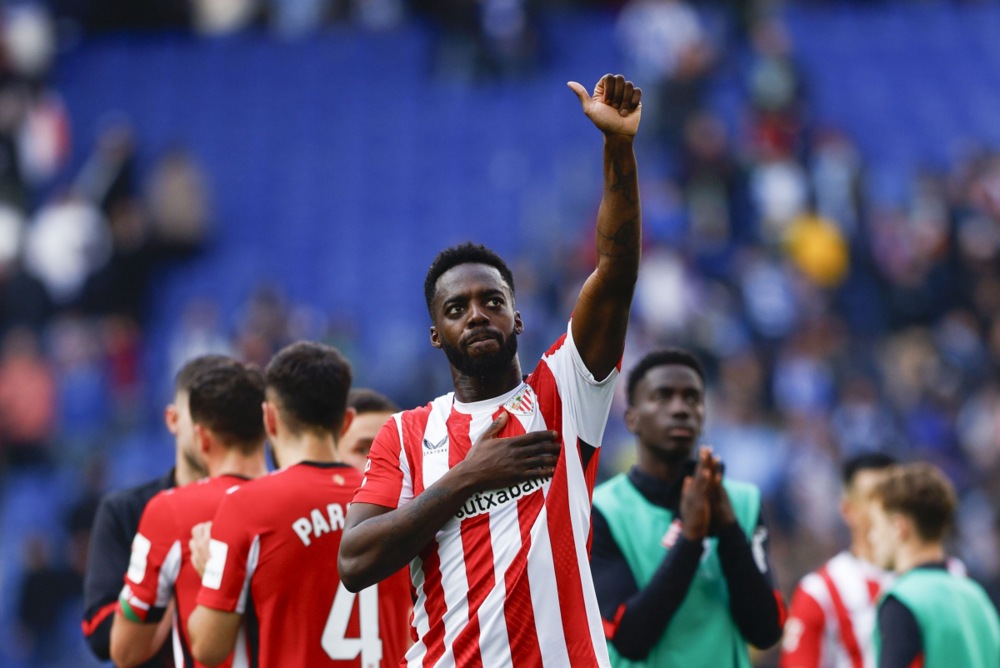Athletic Club Bilbao's Inaki Williams greets supporters after the Spanish LaLiga soccer match between RCD Espanyol