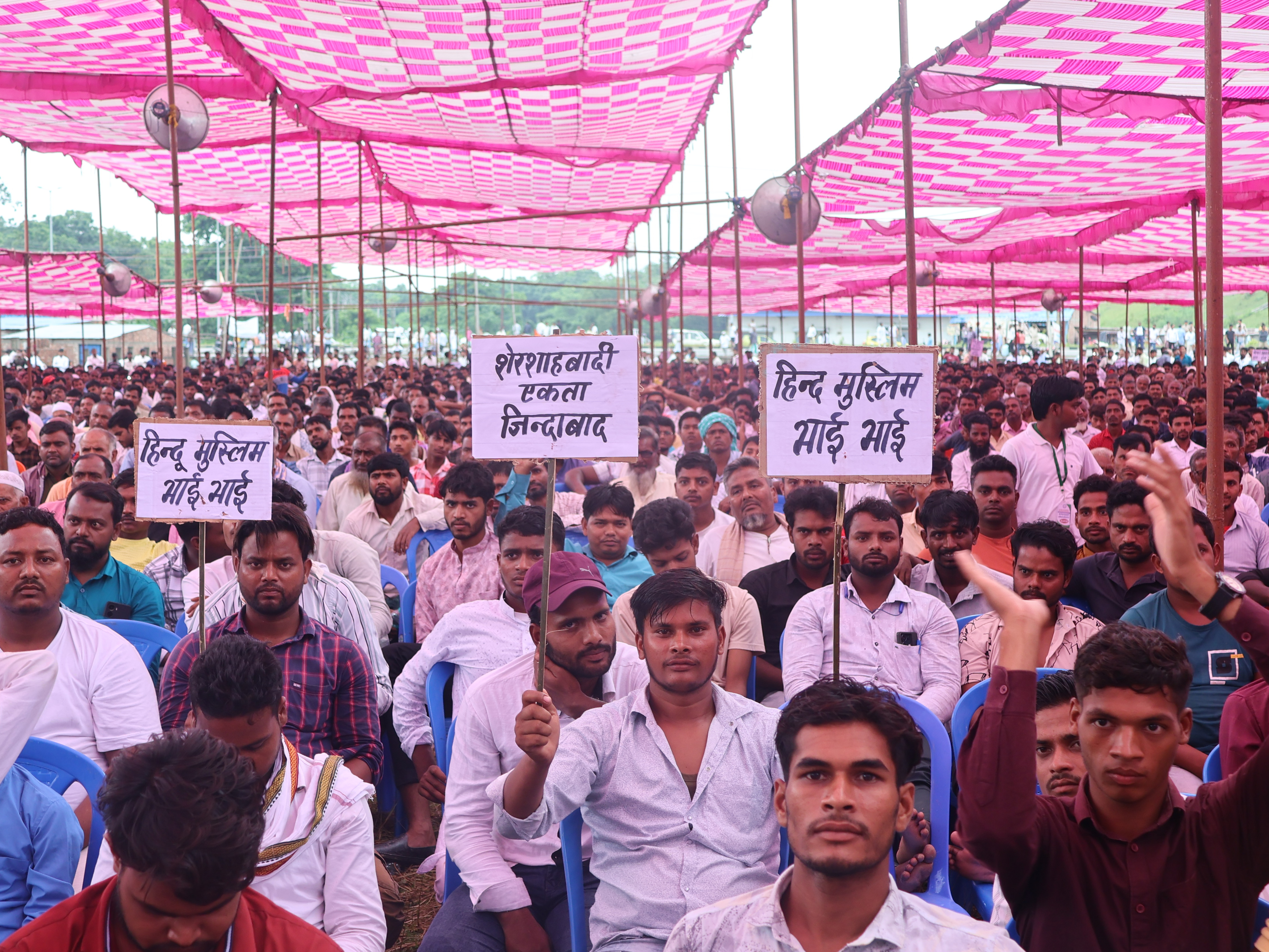 Shershahbadi Muslims protesting, holding placards that read "Long Live Shershahbadi Unity" and “Hindus-Muslims are Brothers" [Shah Faisal / Al Jazeera]