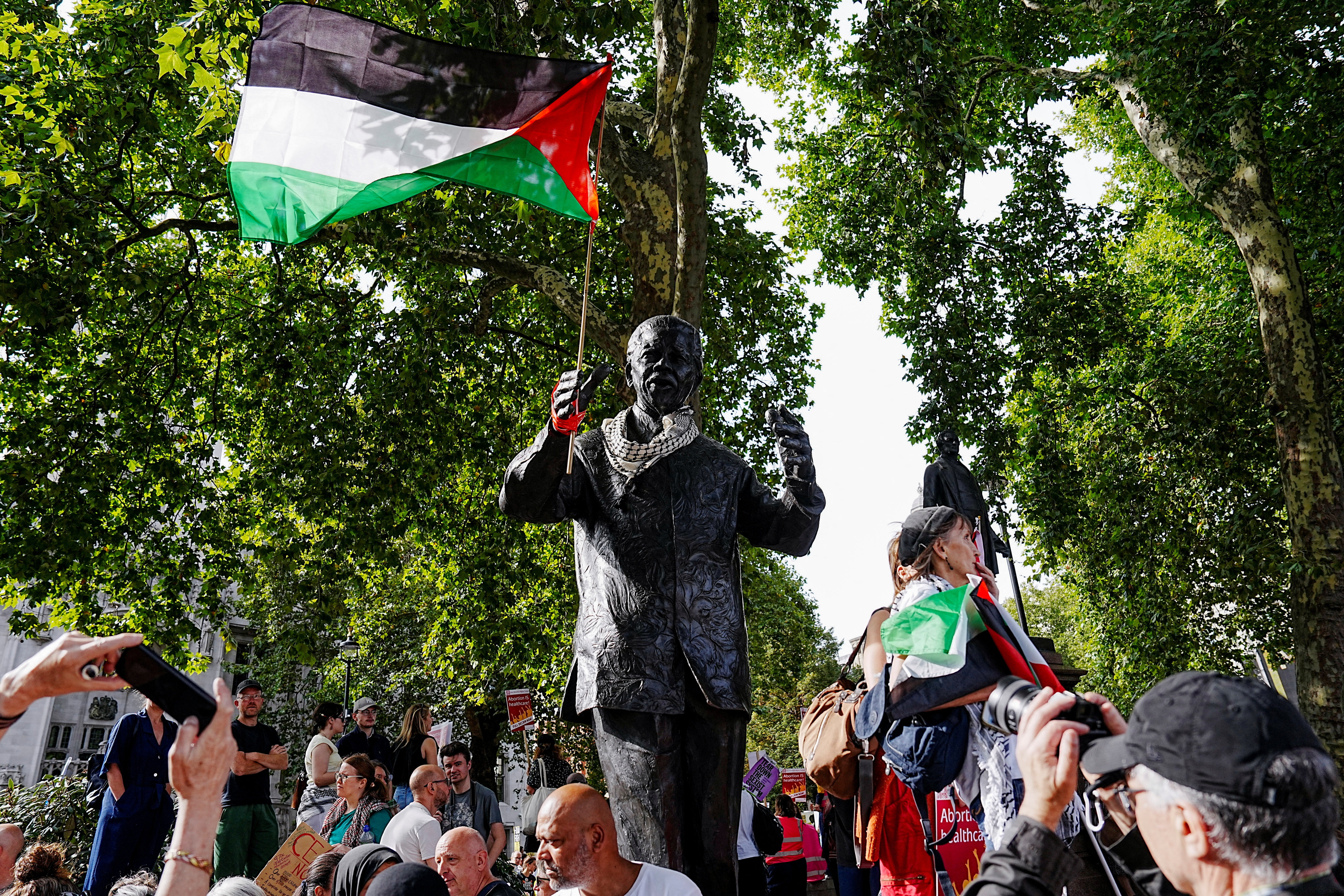 British police detain over 400 at pro-Palestine London protest