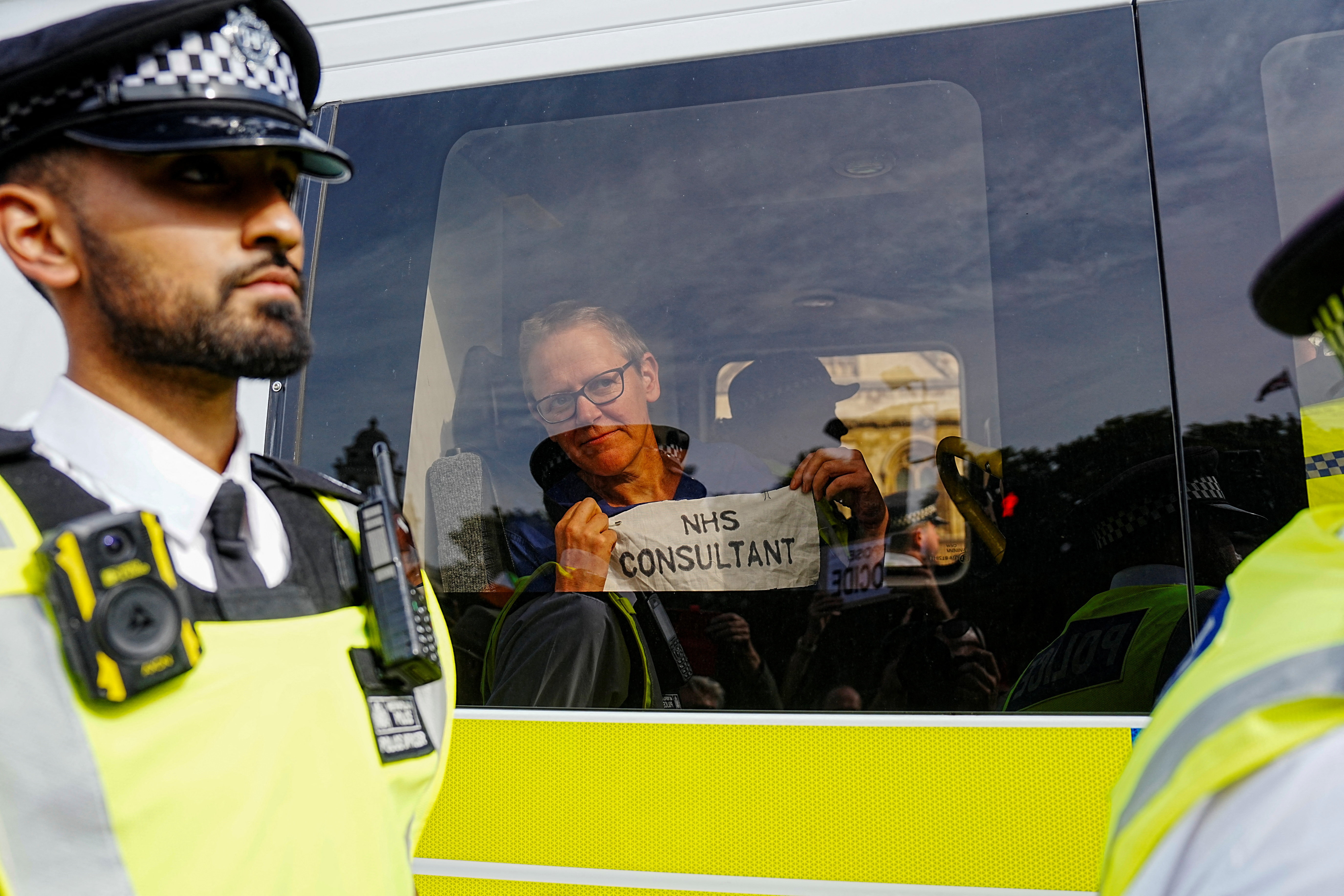 British police detain over 400 at pro-Palestine London protest