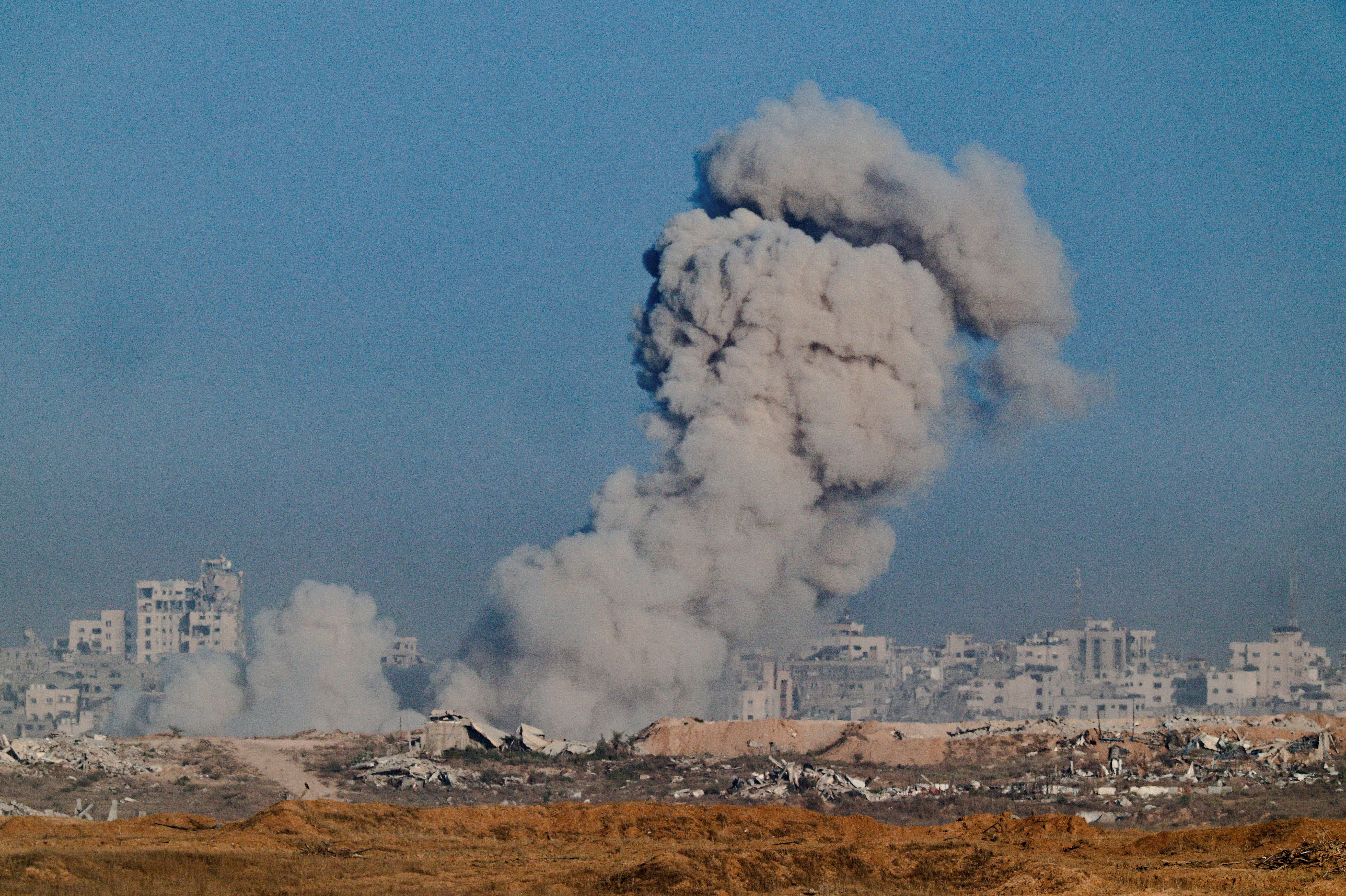 Smoke rises from Gaza after an explosion, as seen from Israel September 17, 2025. REUTERS/Amir Cohen TPX IMAGES OF THE DAY