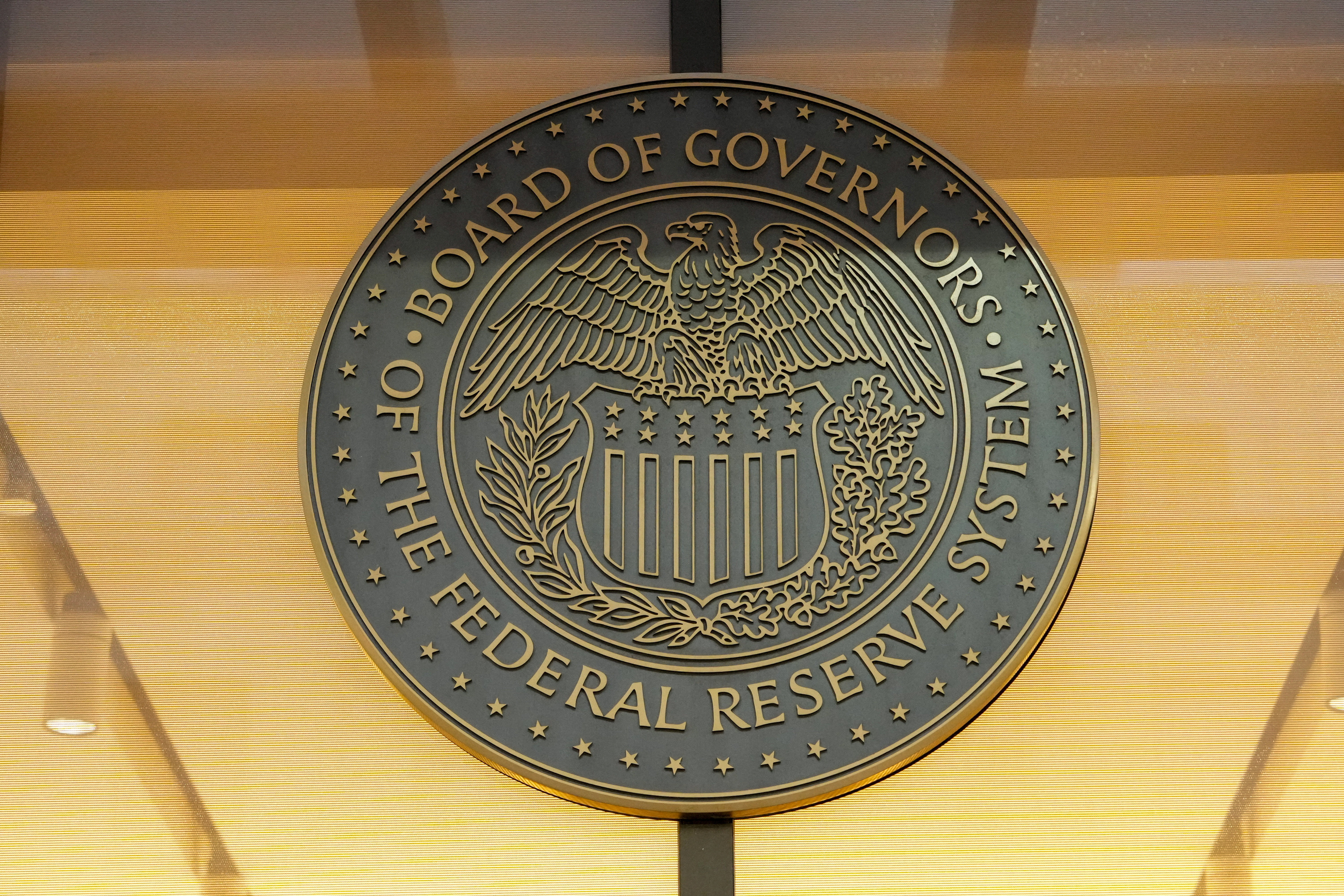 A Federal Reserve seal, during the Federal Open Market Committee meeting on interest rate policy at the Federal Reserve, in Washington, D.C., U.S., September 17, 2025. REUTERS/Ken Cedeno