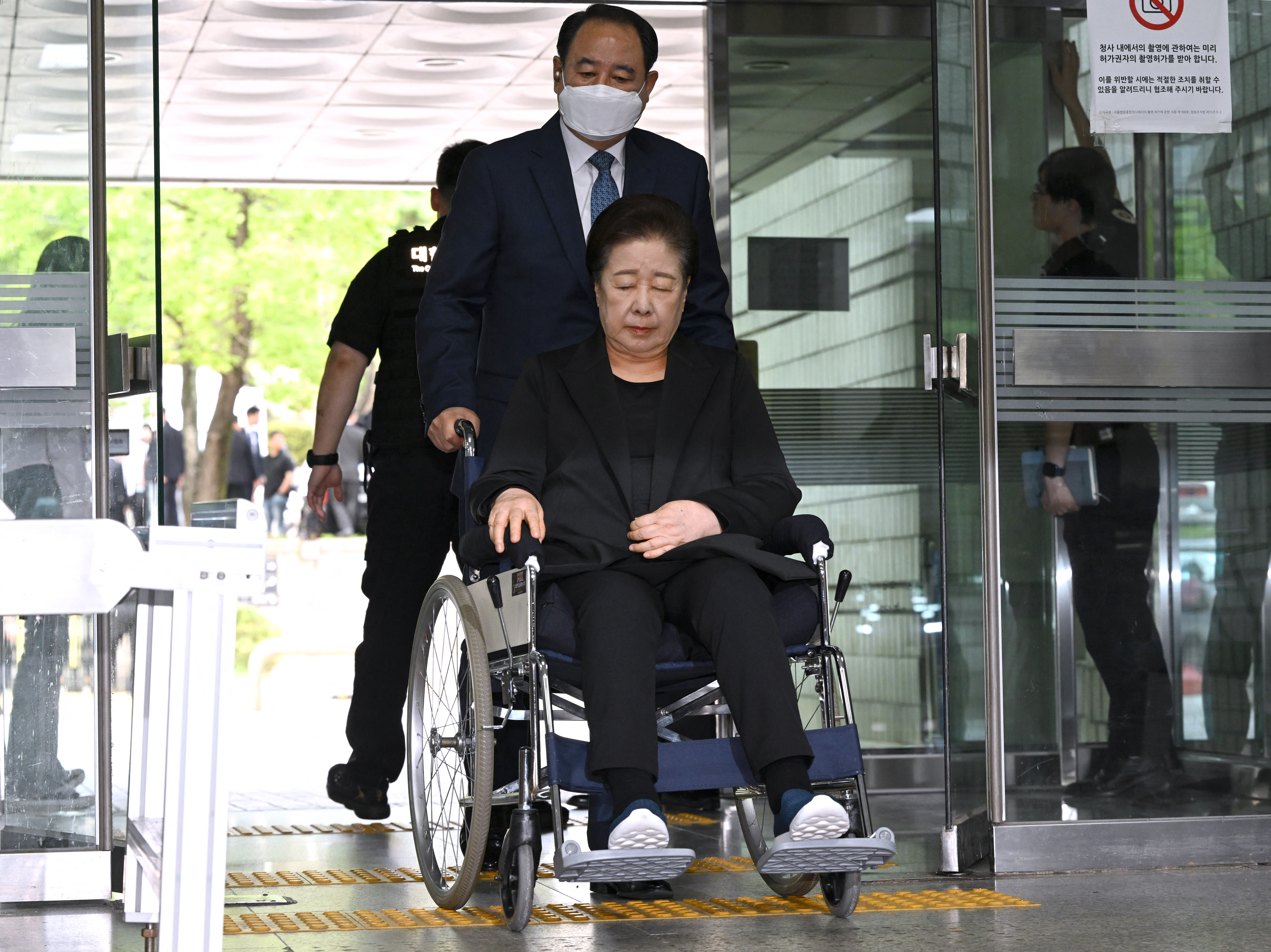 Unification Church leader Han Hak-ja arrives on a wheelchair to attend a hearing to review her arrest warrant requested by special prosecutors at the Seoul Central District Court in Seoul on September 22, 2025.