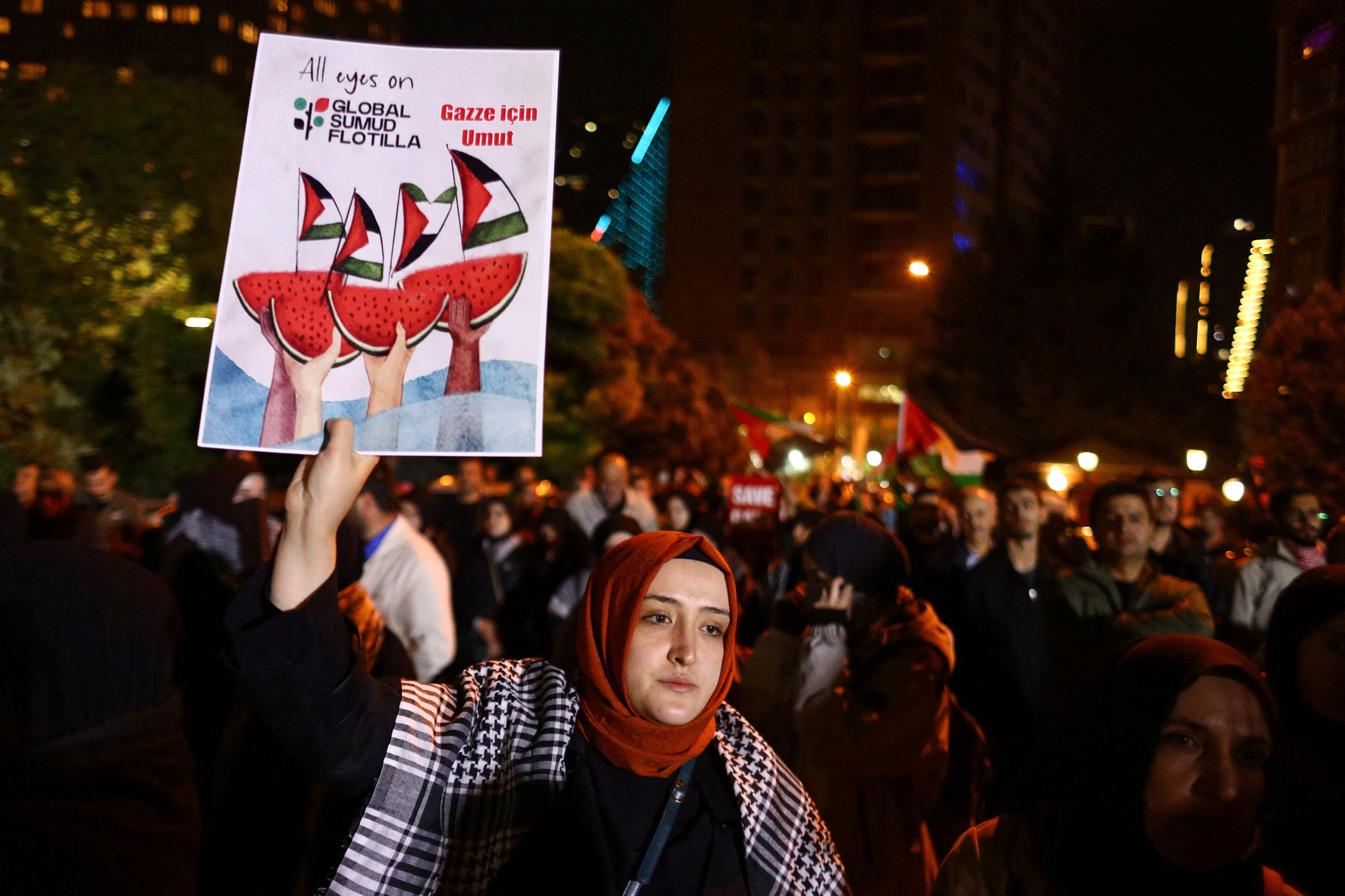 Pro-Palestinian demonstrators take part in a protest to condemn the interception of the vessels of the Global Sumud Flotilla, in front of the U.S. Embassy in Ankara, Turkey, October 1, 2025. REUTERS/Efekan Akyuz