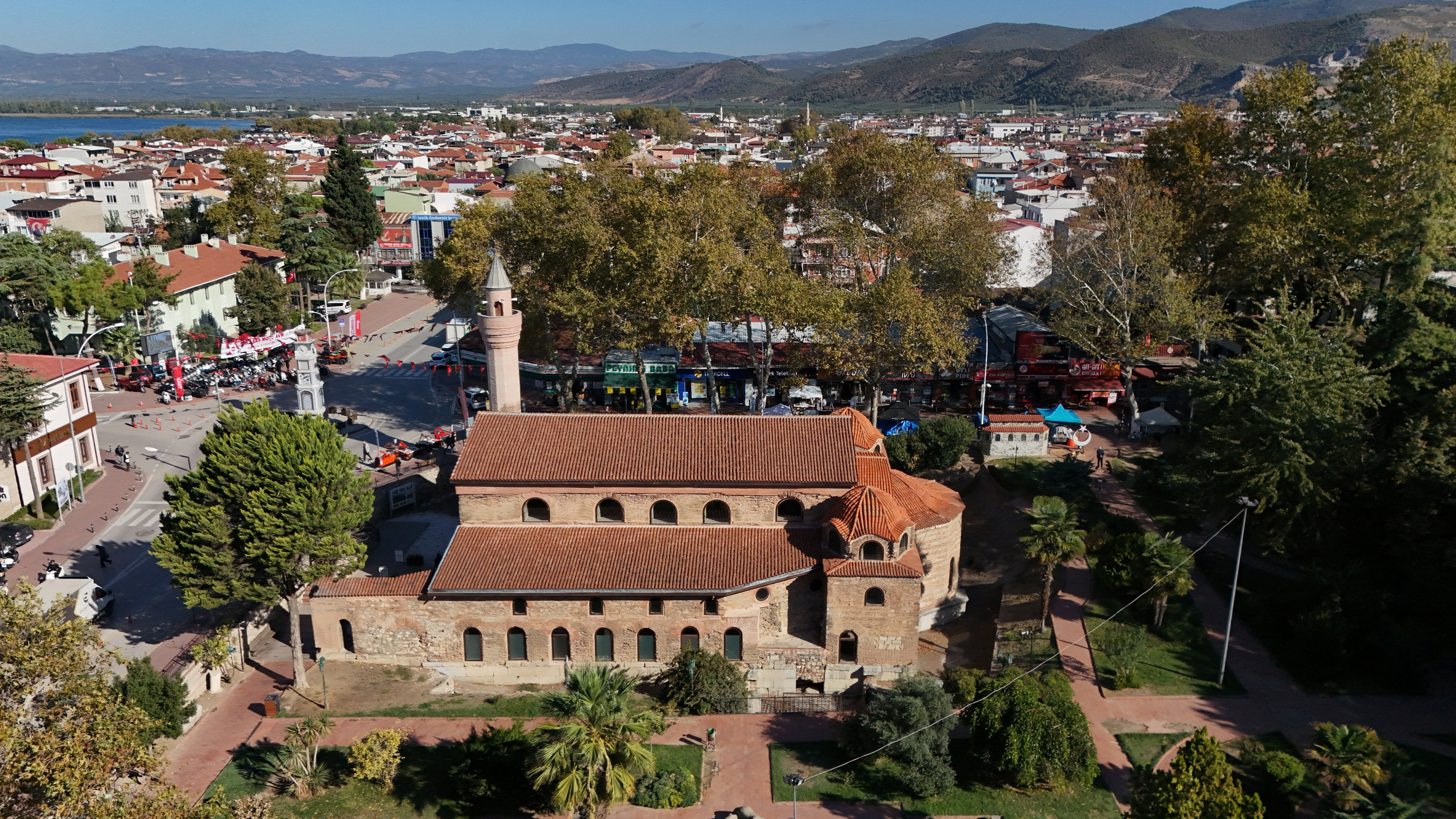 A drone view shows Iznik town center and the Ayasofya Orhan Camii (Hagia Sophia Mosque), where Pope Leo is expected to visit for the celebrations of the 1,700th anniversary of First Nicaea Council, during his trip to Turkey in November as part of his first trip outside Italy, in Iznik, Turkey, October 6, 2025. REUTERS/Murad Sezer