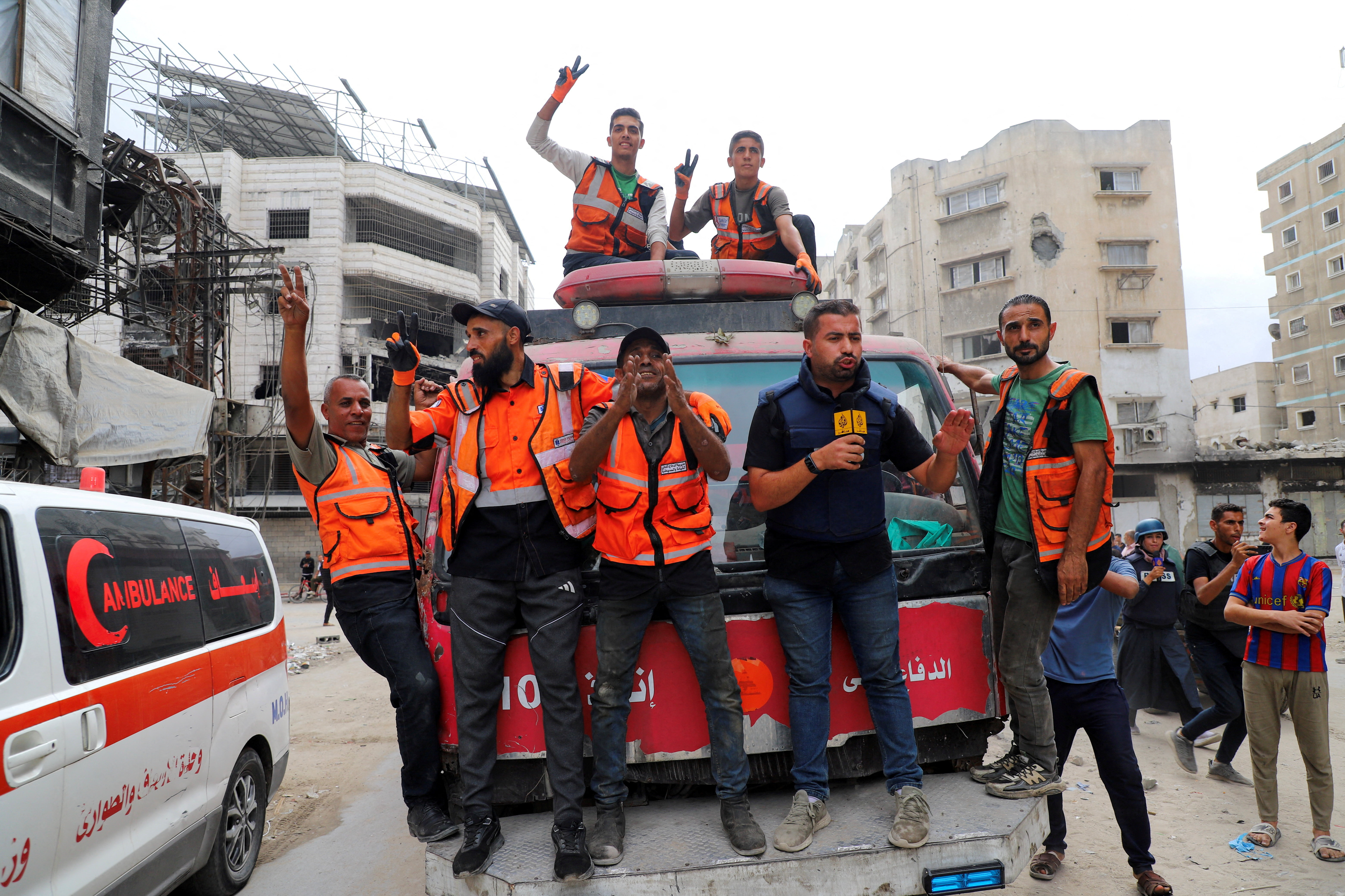 Gaza residents flood streets in hope of ending prolonged war