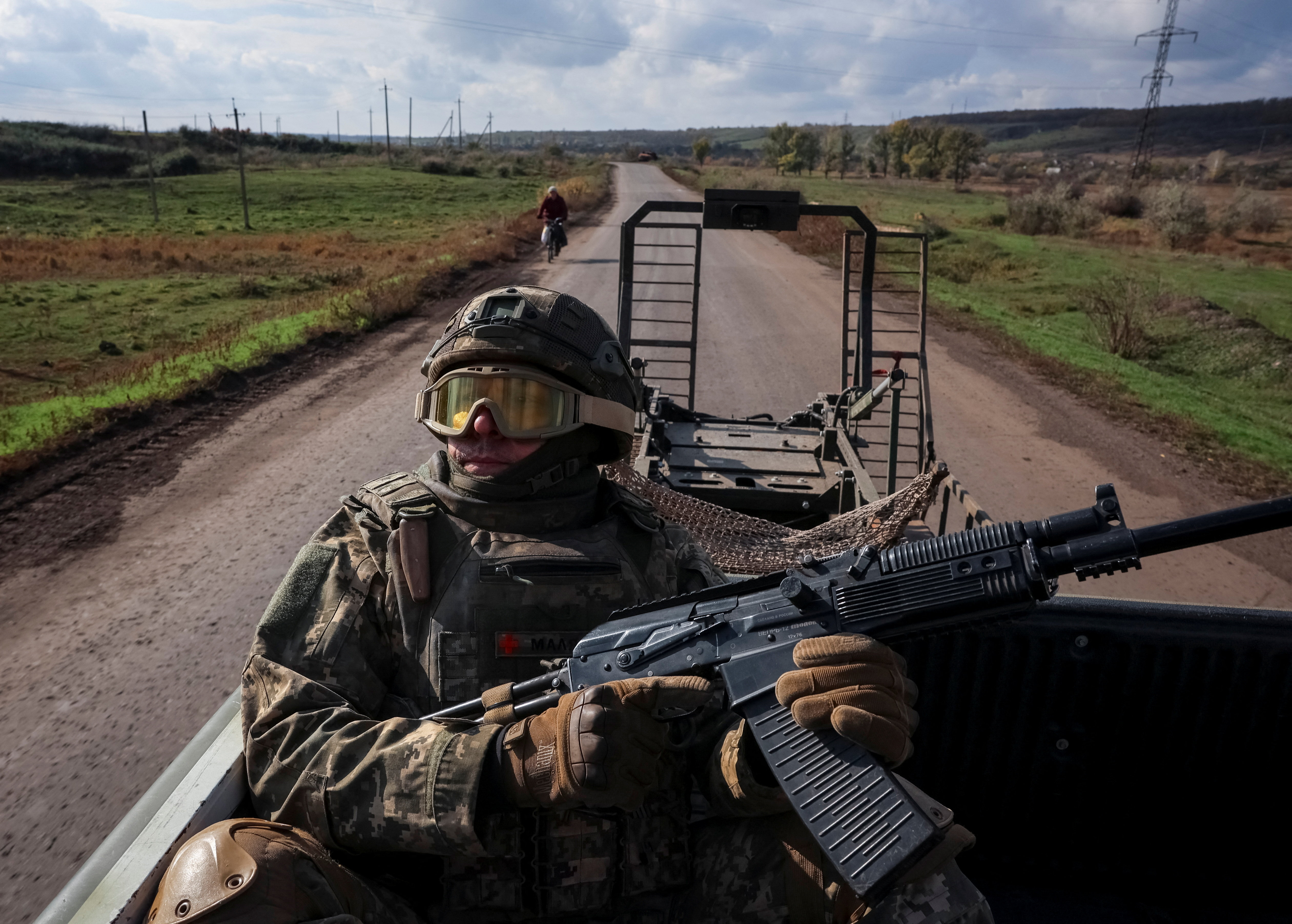 A serviceman of the 93rd Kholodnyi Yar Separate Mechanized Brigade of the Ukrainian Armed Forces looks up to check for Russian combat drones as he rides a pickup truck, amid Russia's attack on Ukraine, near the frontline city of Kostiantynivka in Donetsk region, Ukraine October 22, 2025. REUTERS/Anatolii Stepanov