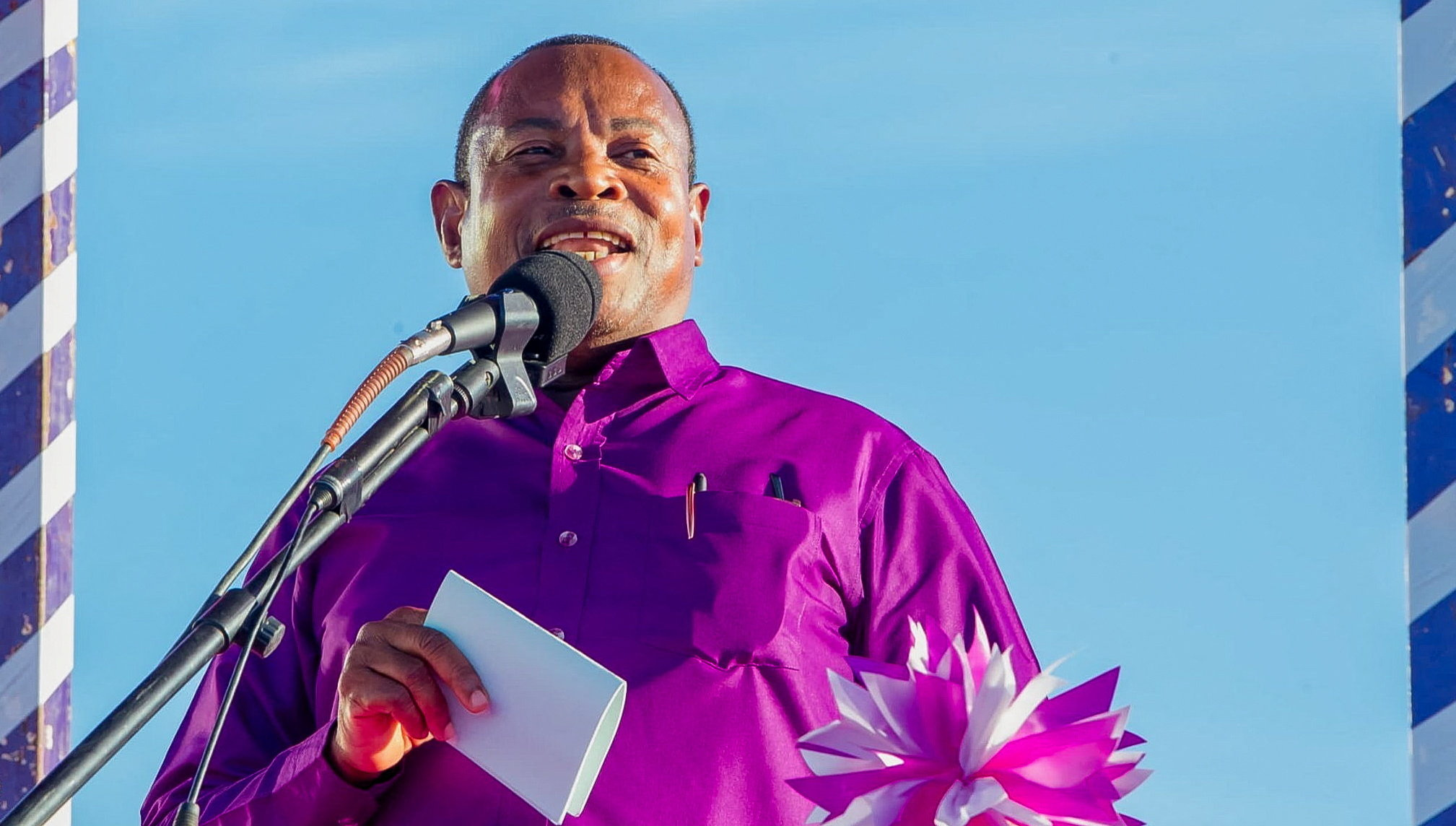 Othman Masoud, Tanzanian opposition party ACT Wazalendo's presidential candidate, addresses supporters at his final campaign rally ahead of the upcoming general elections, at the Kibanda Maiti ground in Zanzibar, Unguja, Tanzania October 26, 2025. REUTERS/Stringer