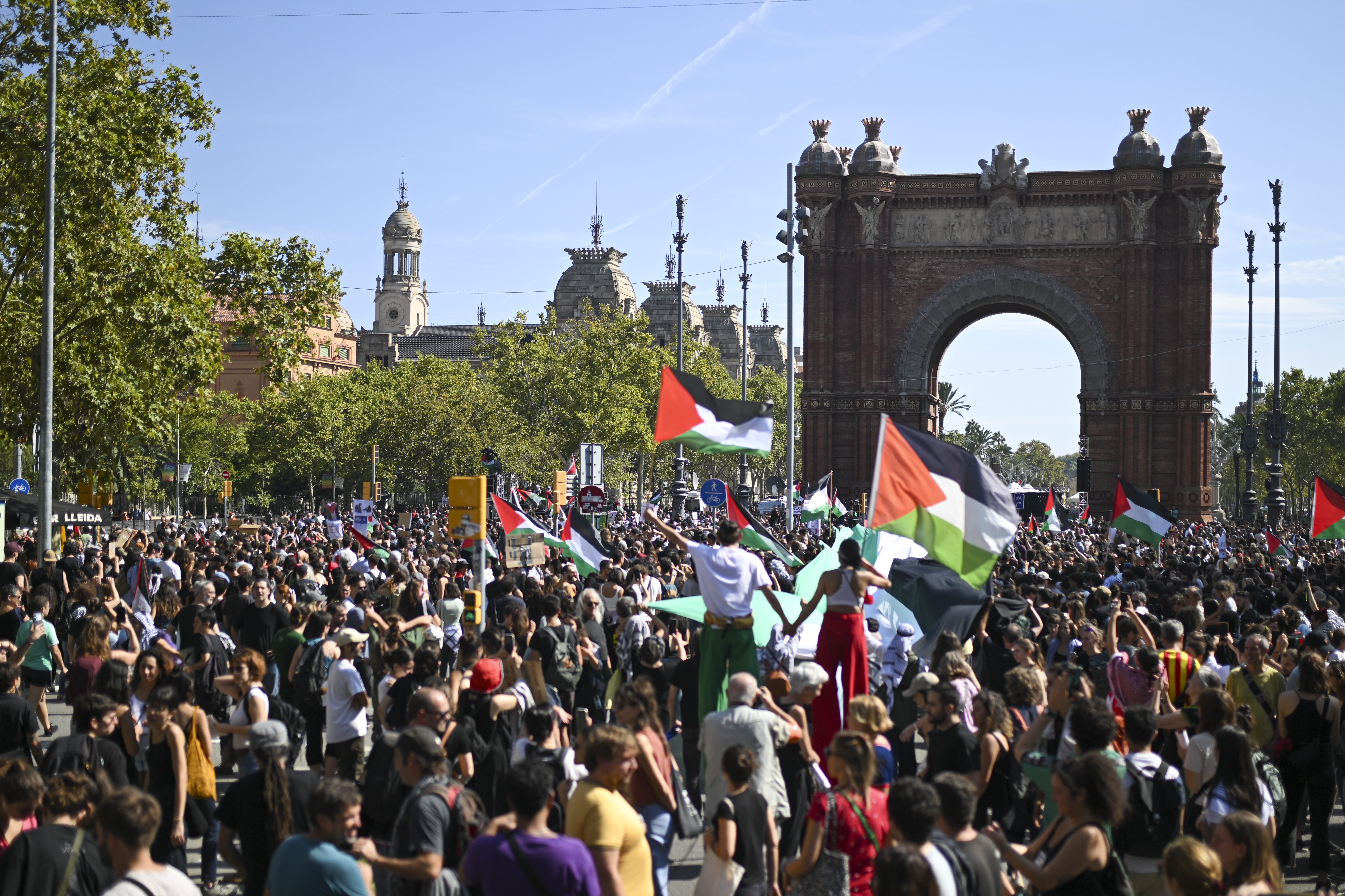 Thousands of people marched through central Barcelona on Saturday in solidarity with Gaza, calling for an end to the arms trade and all relations with Israel on October 04, 2025. [Lorena Sopena/Anadolu Agency]