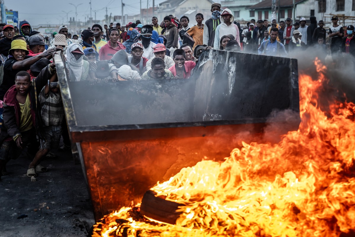 Tear gas and injuries as Madagascar protests turn violent