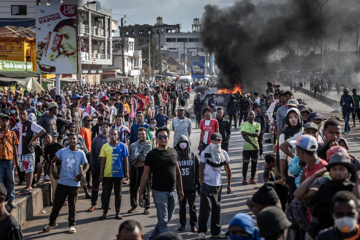 Tear gas and injuries as Madagascar protests turn violent