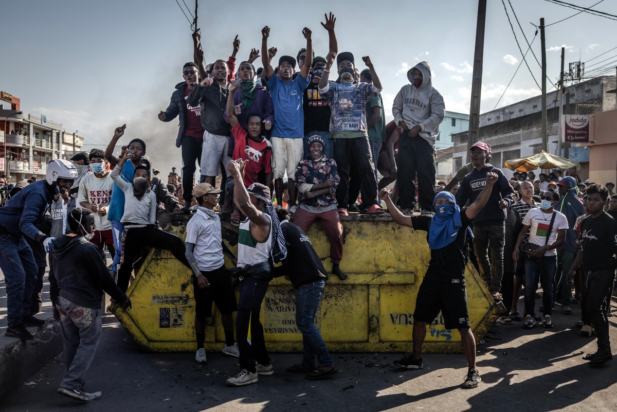 Tear gas and injuries as Madagascar protests turn violent