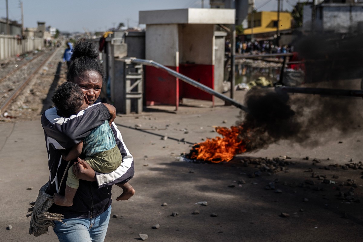 Tear gas and injuries as Madagascar protests turn violent