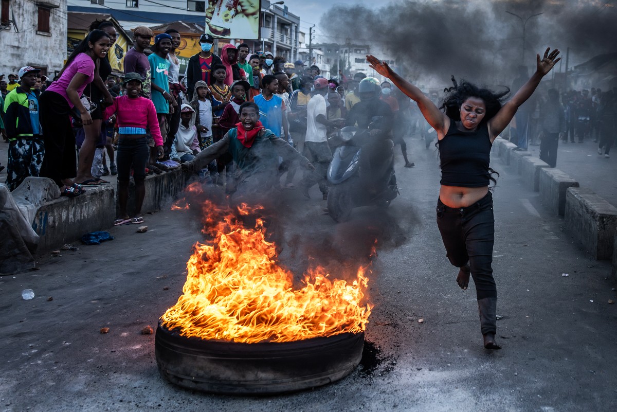 Tear gas and injuries as Madagascar protests turn violent