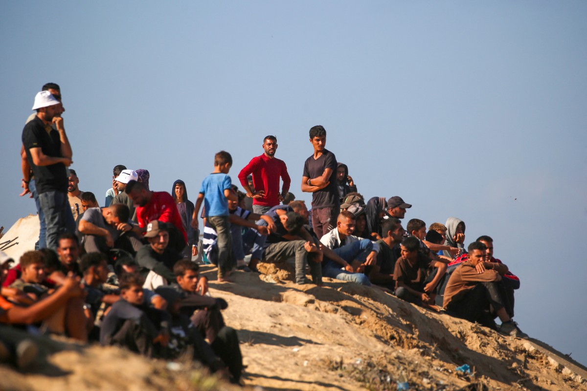 Displaced Palestinians return home as Israel begins Gaza withdrawal