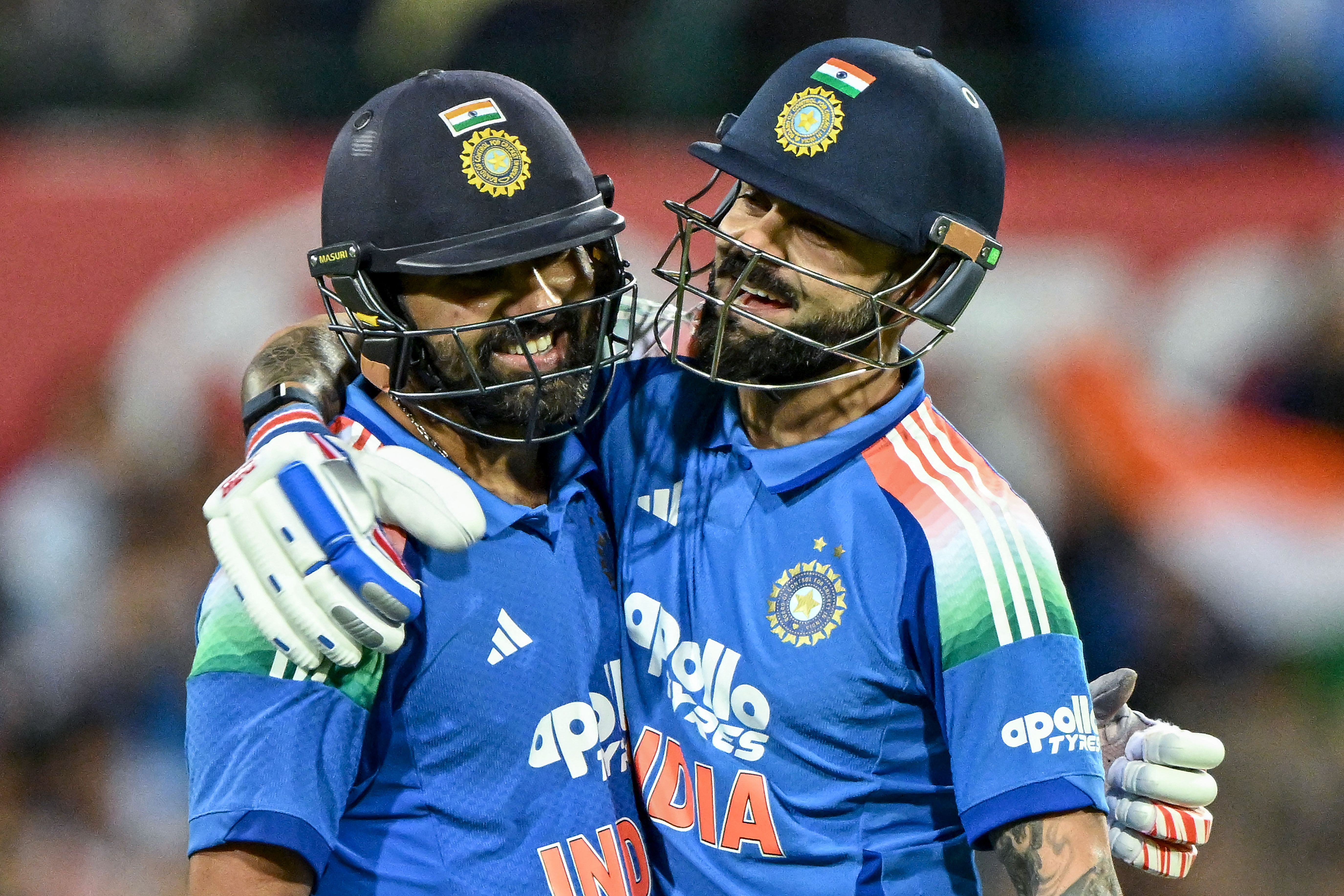 Virat Kohli and Rohit Sharma react.