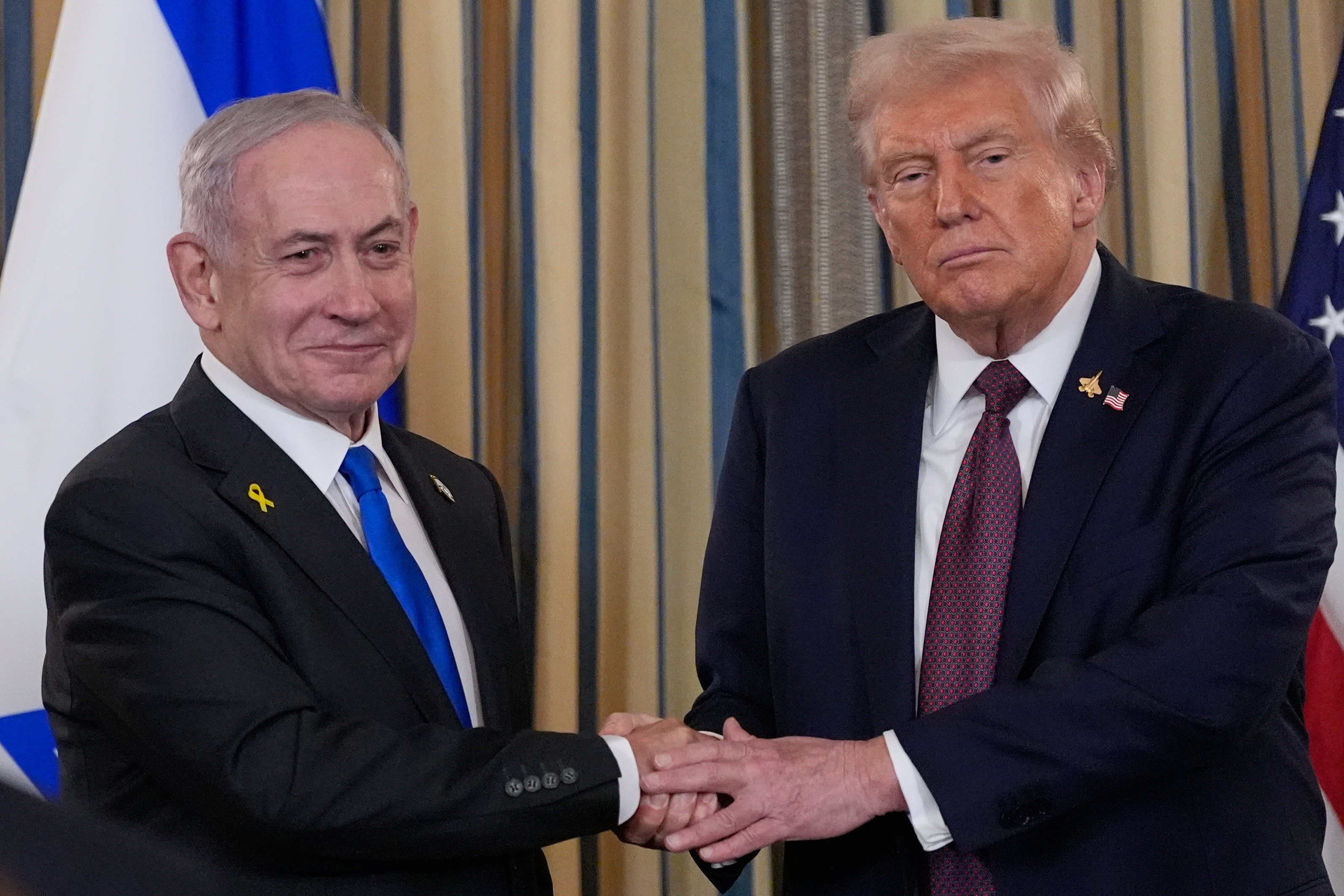 Trump shakes hands with Netanyahu