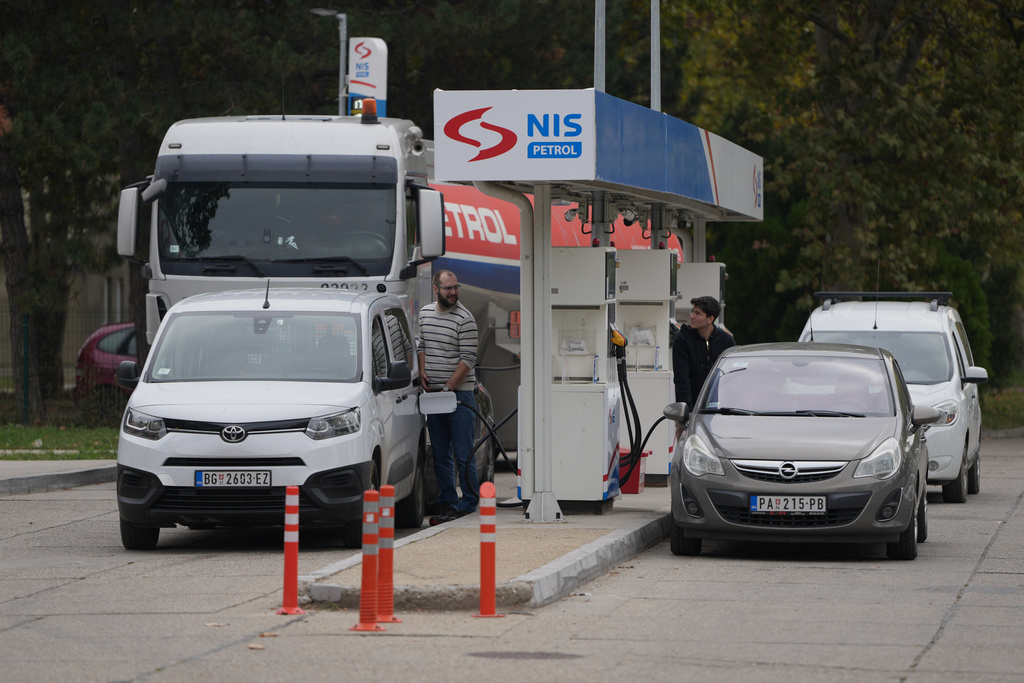 People fill fuel in cars in Serbia