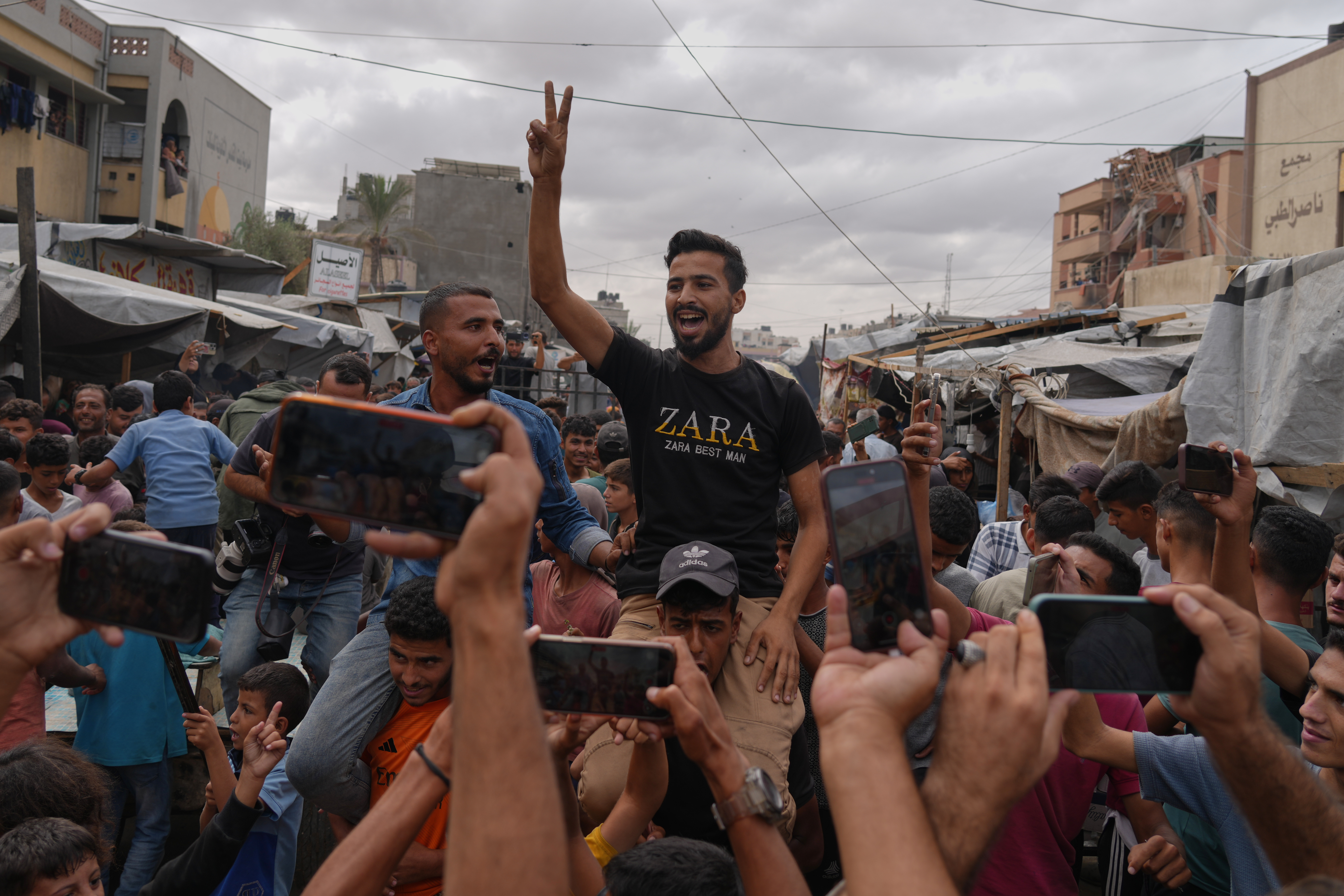 Gaza residents flood streets in hope of ending prolonged war