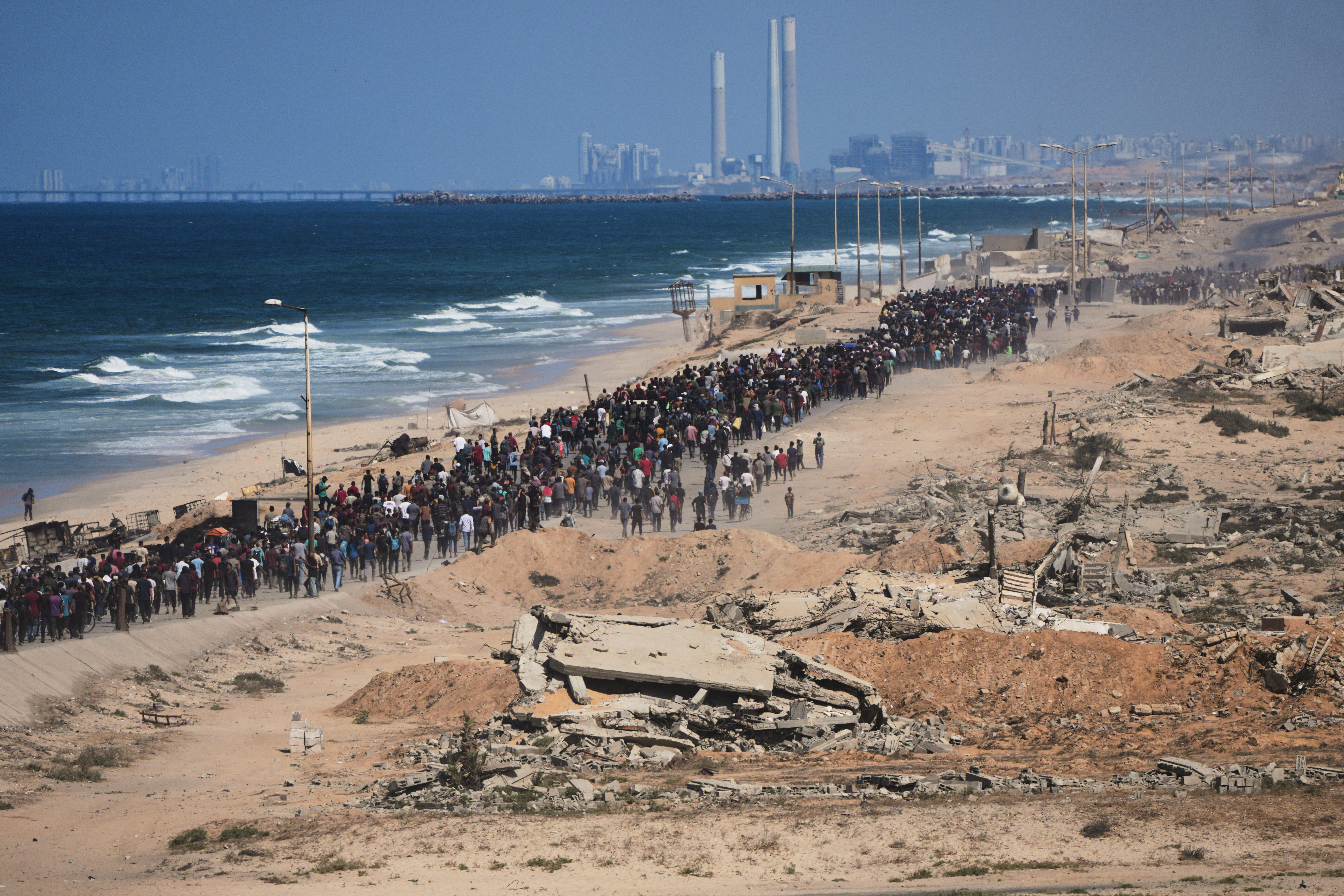 Displaced Palestinians return home as Israel begins Gaza withdrawal