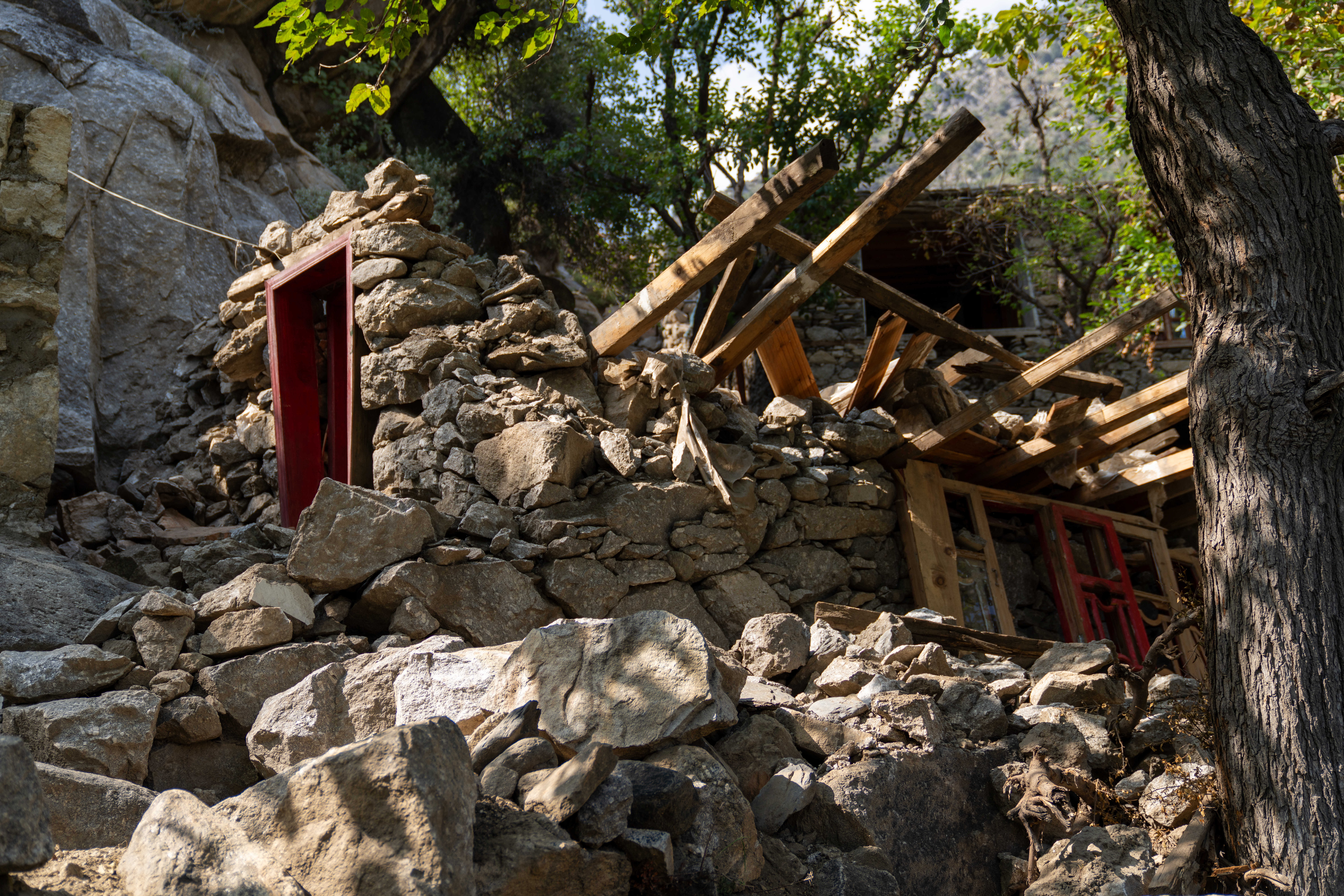 Destroyed homes in Aurak Dandila village [Sorin Furcoi/Al Jazeera]