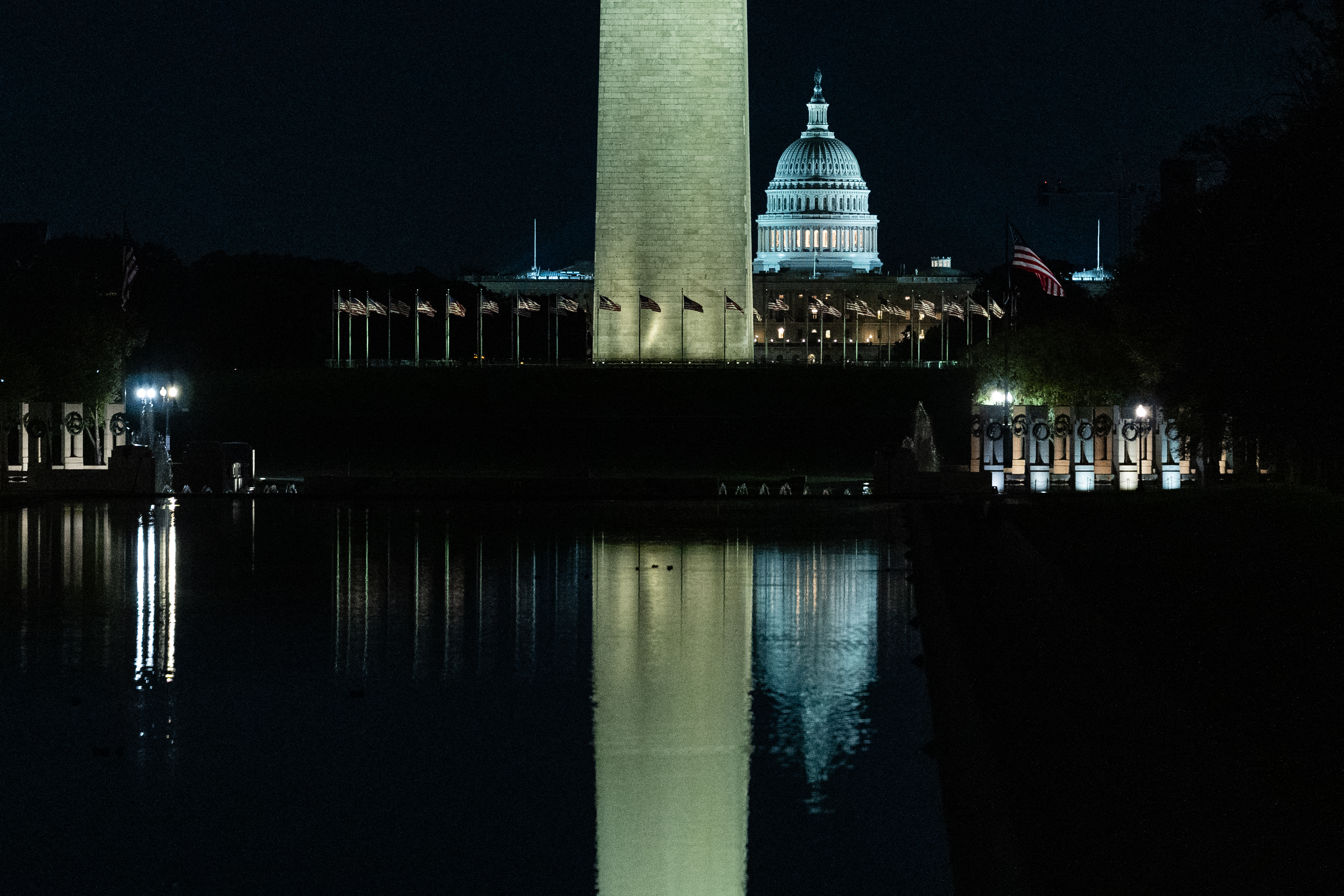 WASHINGTON, DC - SEPTEMBER 30: The U.S. Capitol building and Washington Monument are seen on September 30, 2025 in Washington, United States. The government shut down early Wednesday after Congress failed to reach a funding deal. Eric Lee/Getty Images/AFP (Photo by Eric Lee / GETTY IMAGES NORTH AMERICA / Getty Images via AFP)