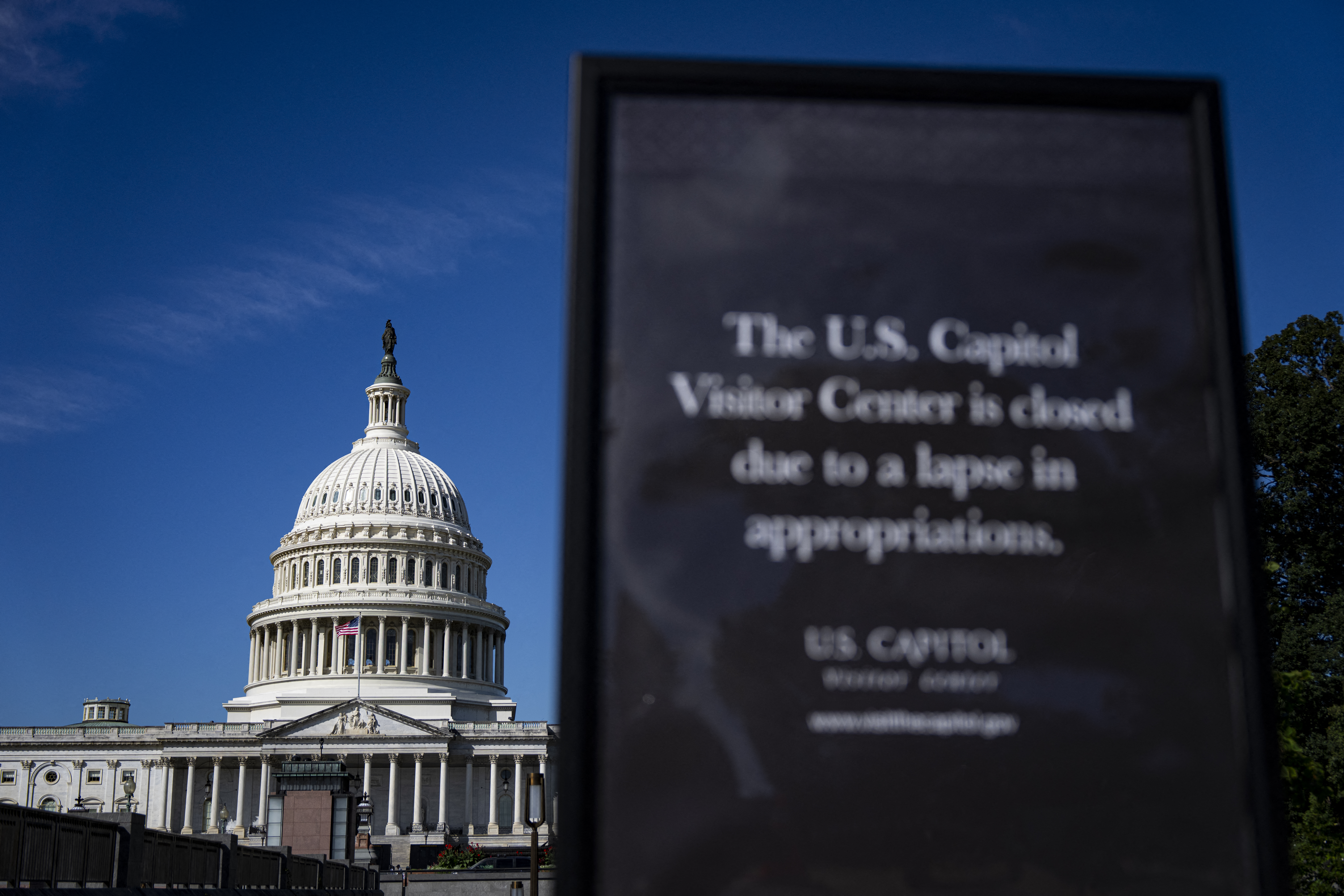 WASHINGTON, DC - OCTOBER 1: A sign indicating that the U.S. Capitol Visitor Center is closed due to the government shutdown, on October 1, 2025 in Washington, DC. Congress could not agree on a budget to fund government at midnight, causing the first shutdown since 2018. Al Drago/Getty Images/AFP (Photo by Al Drago / GETTY IMAGES NORTH AMERICA / Getty Images via AFP)