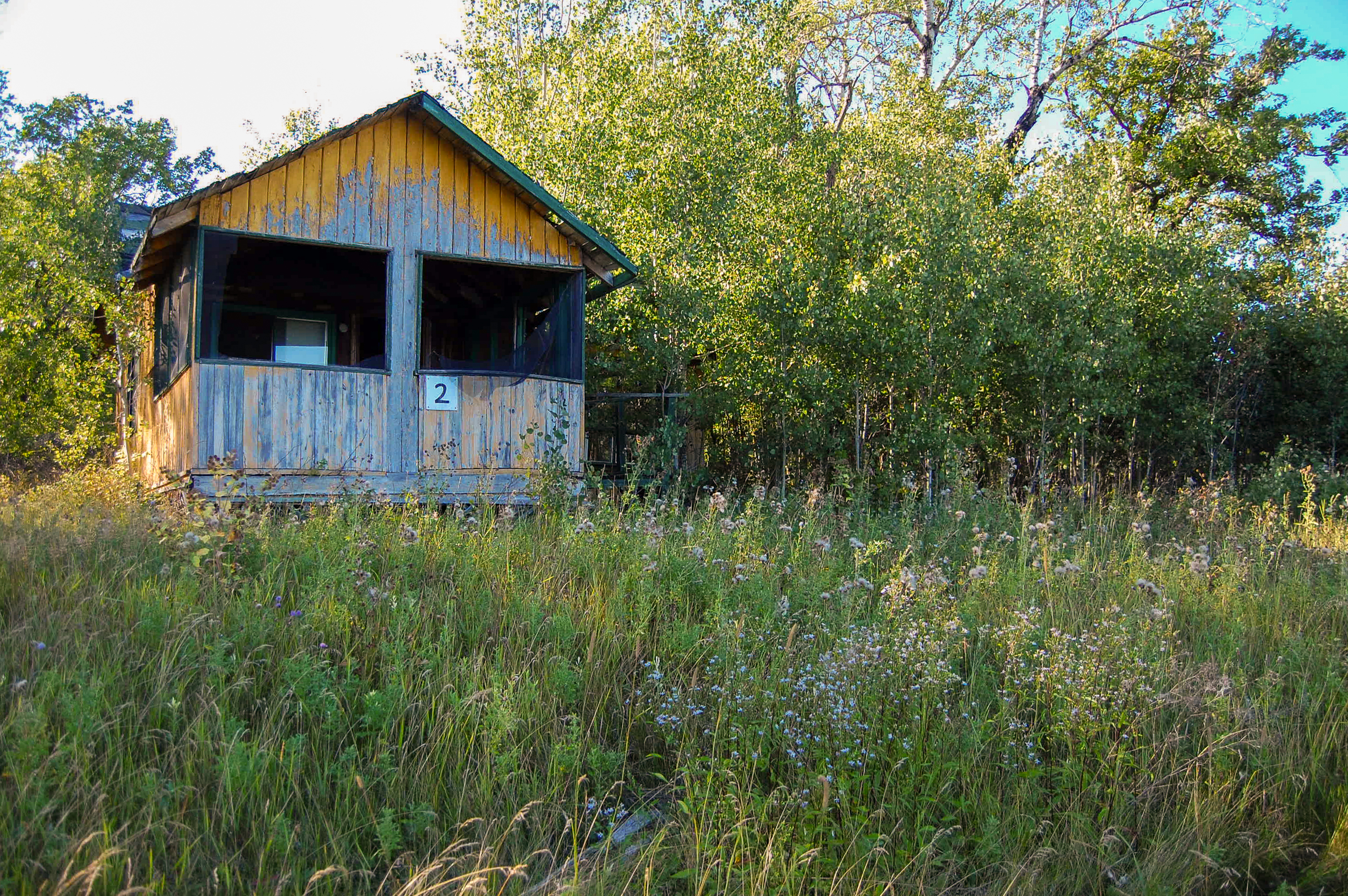 A run-down cabin at the former Grassy Lodge on the English-Wabigoon River system