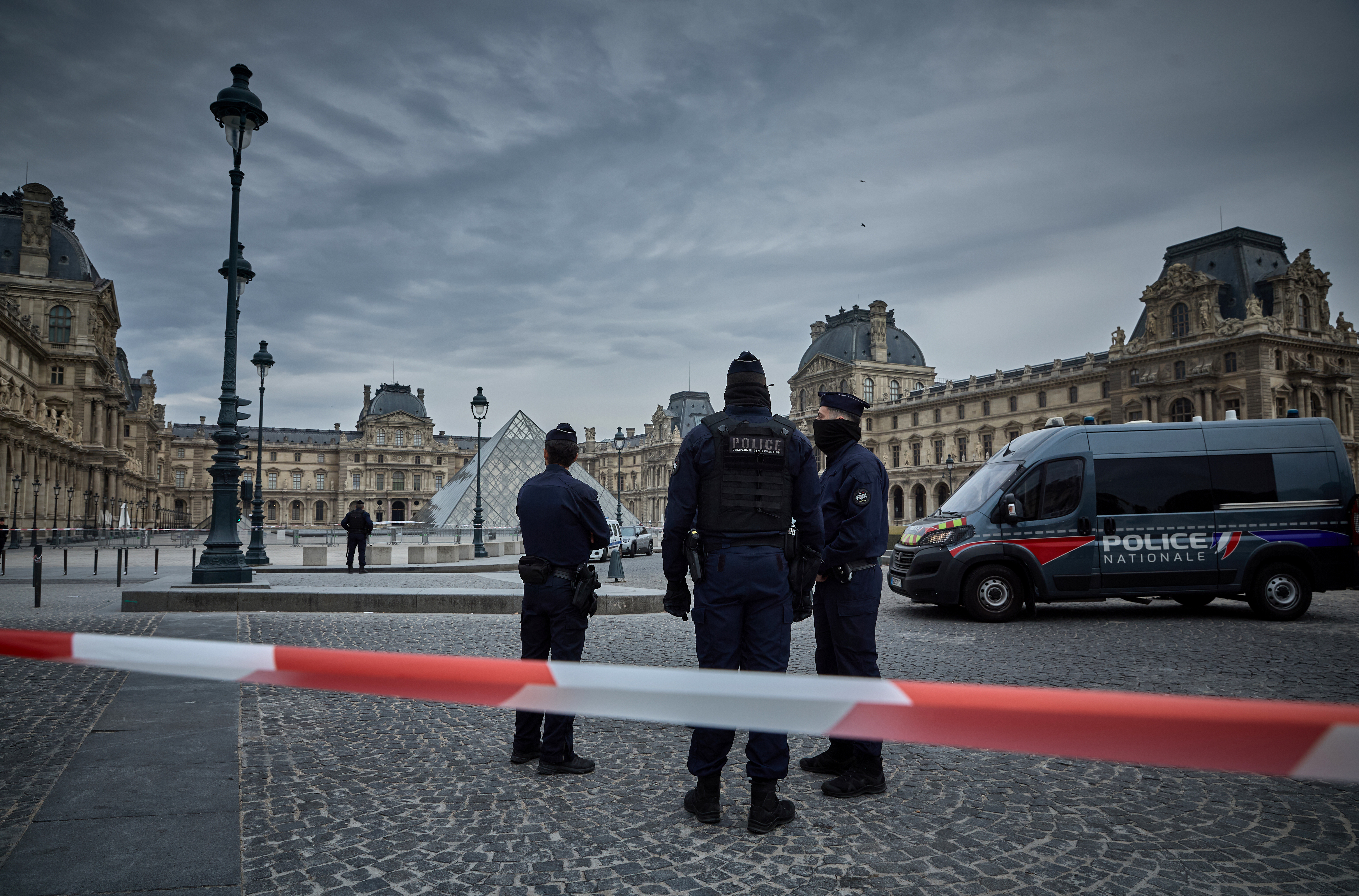 French police officers seal off the entrance to the Louvre Museum after a jewellery heist