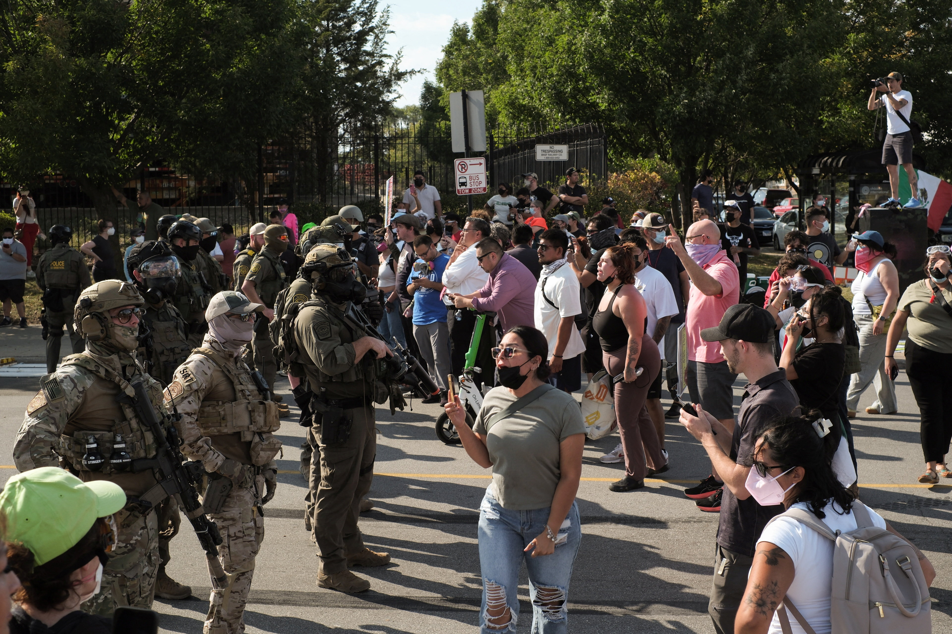 Demonstrators shout to law enforcement officers during a standoff with U.S. Immigration and Customs Enforcement (ICE) and federal officers in the Little Village neighborhood of Chicago, Illinois, U.S., October 4, 2025. REUTERS/Jim Vondruska