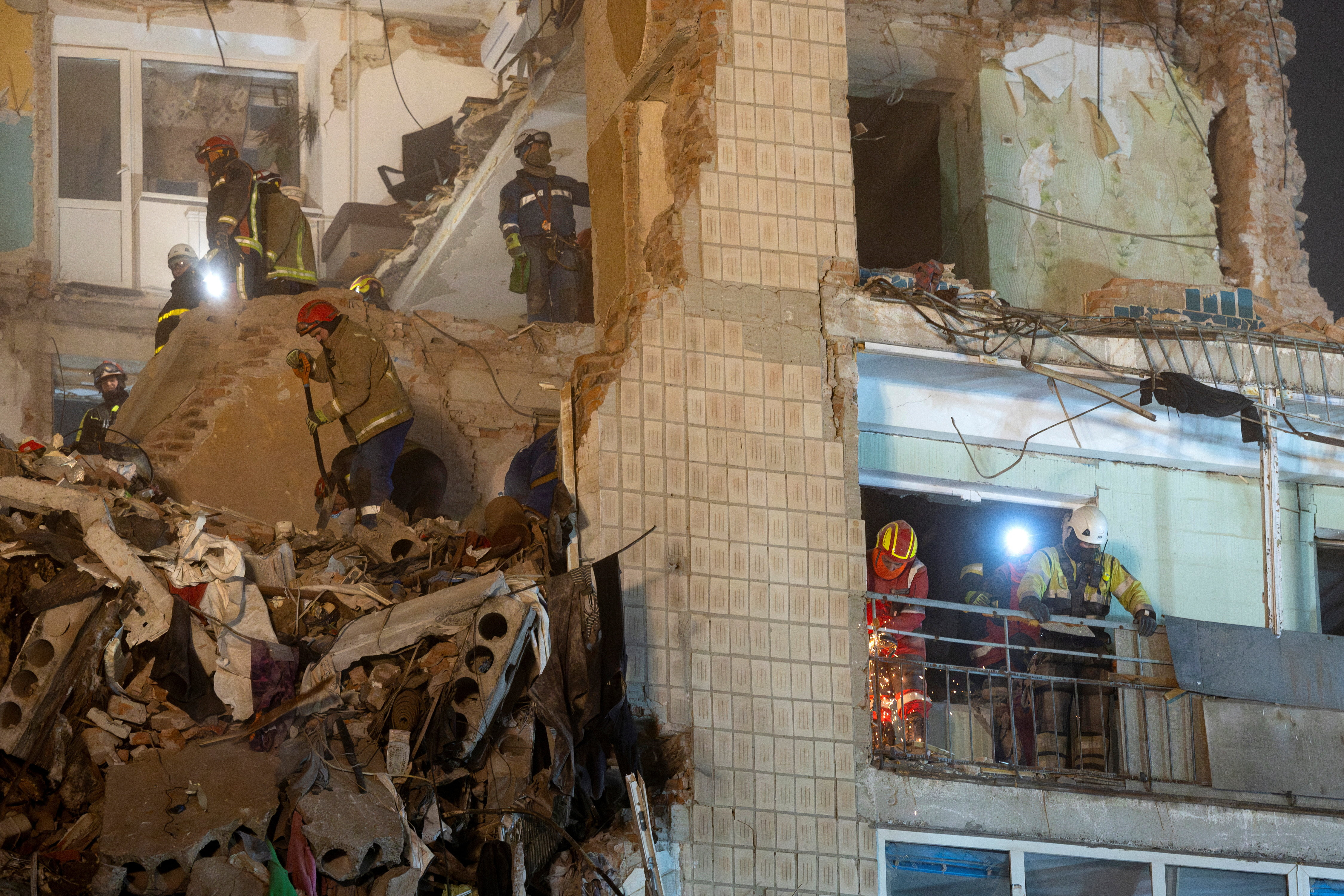 Devastating Russian assault kills 26 in western Ukraine