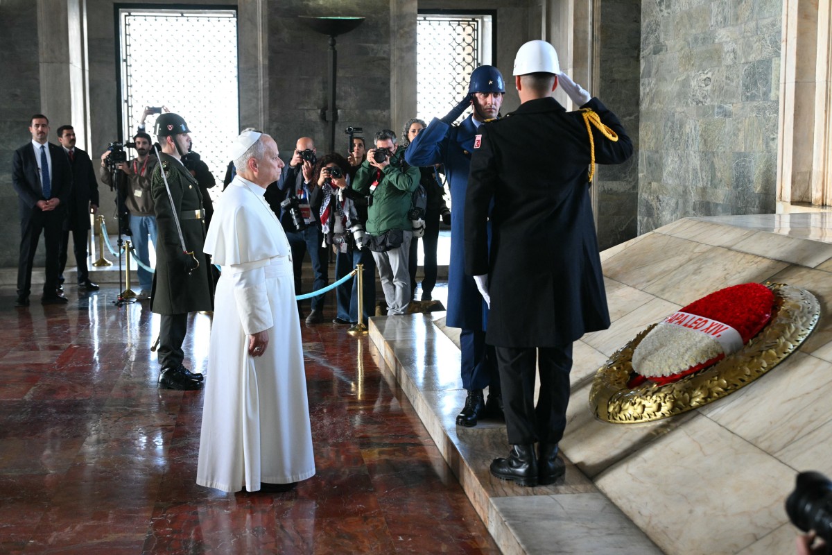 Pope Leo XIV visits the Ataturk Mausoleum (Anıtkabir) in Ankara during a six-day visit to Turkey and Lebanon, on November 27, 2025. (Photo by Andreas SOLARO / AFP)