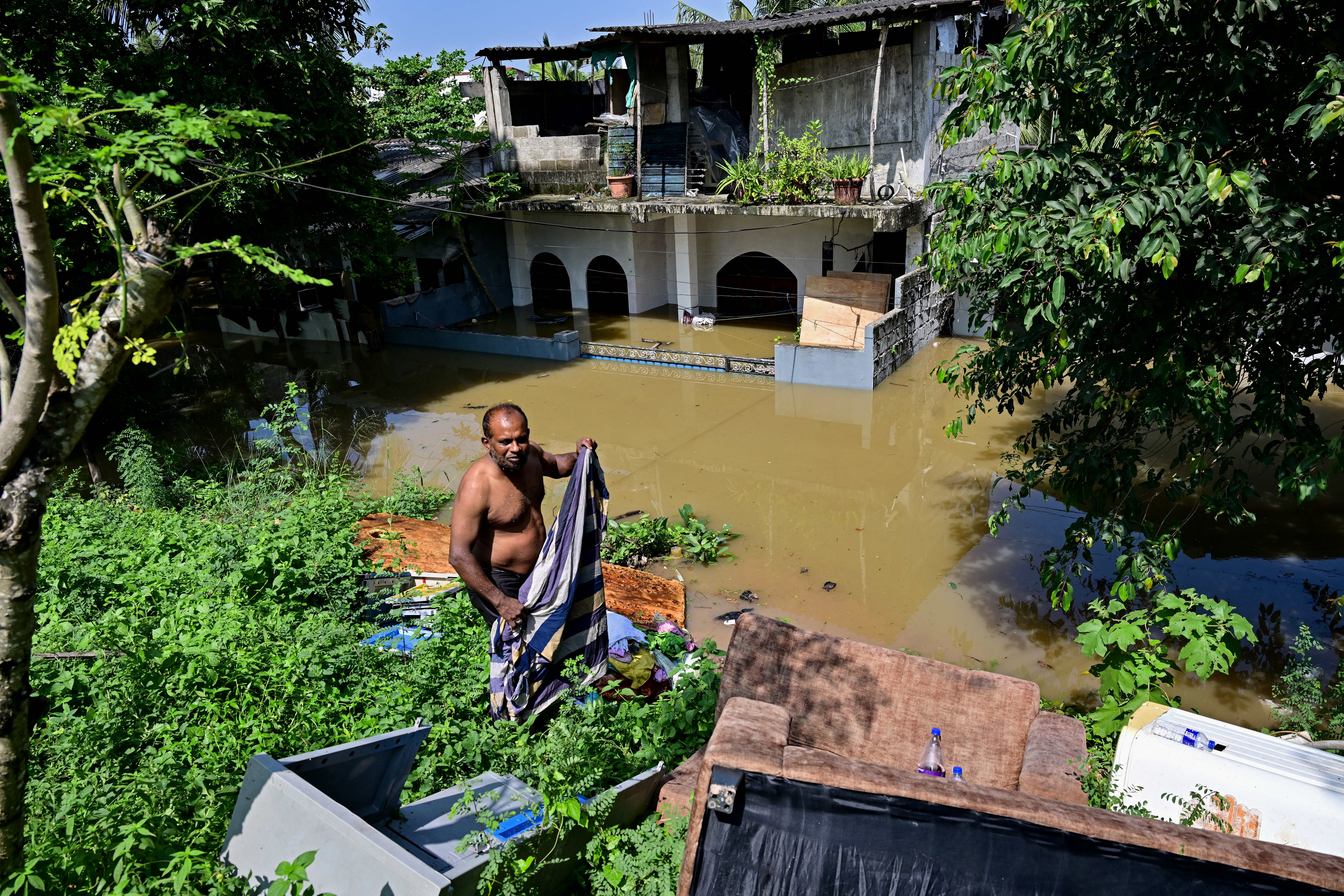 Over 25,000 homes destroyed, 147,000 displaced, as Sri Lanka faces its deadliest flood since 2017, impacting Colombo.