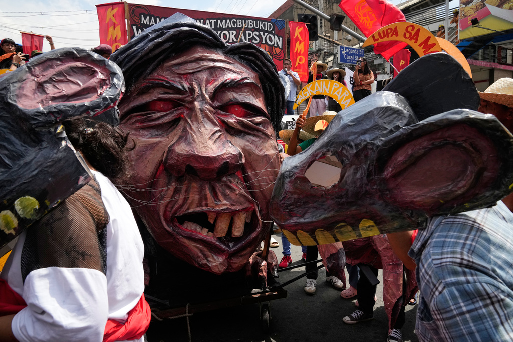 Protesters with an effigy of the President of the Philippines