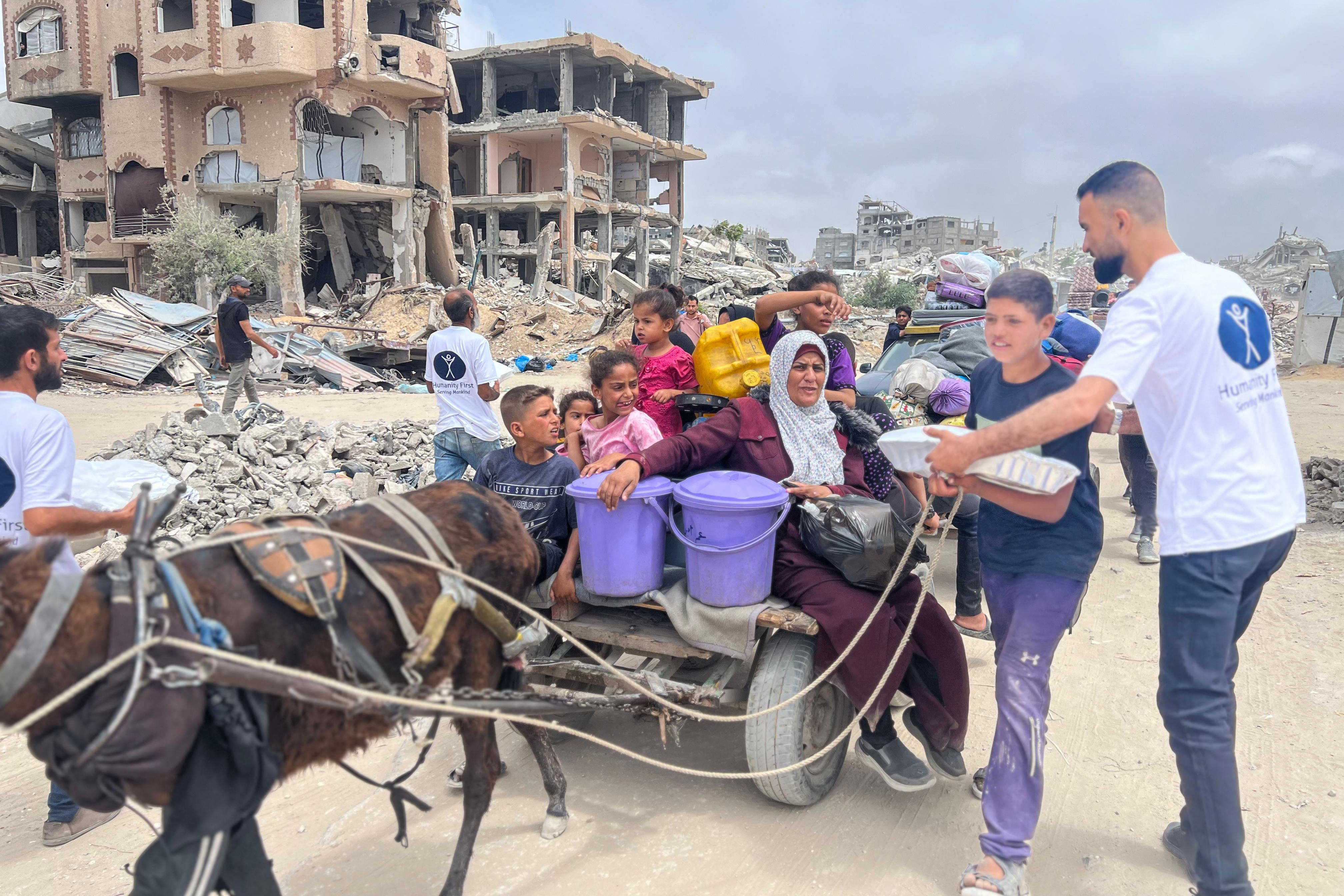 Food distribution by Humanity First UK in Gaza