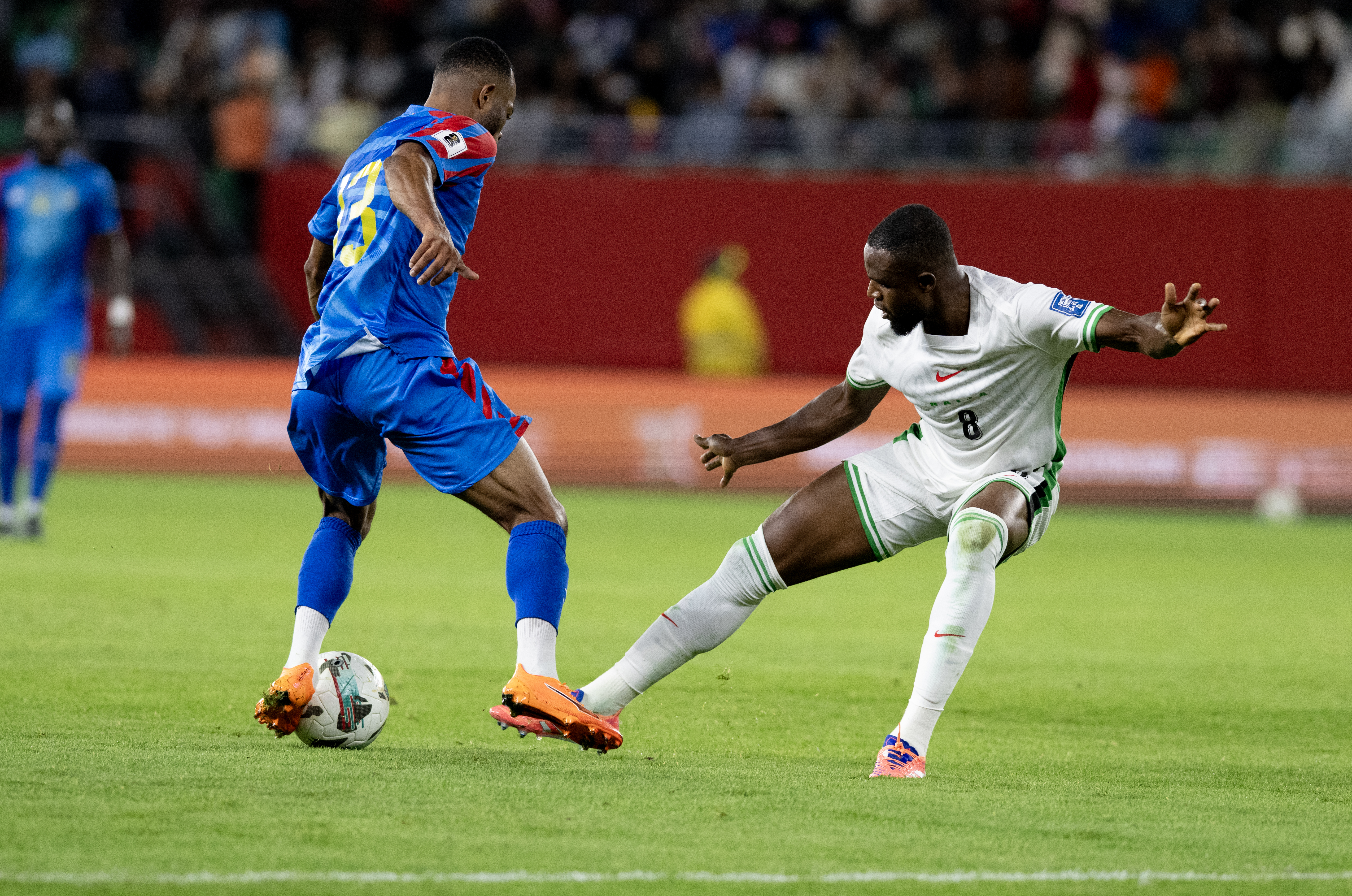 epa12530187 Frank Onyeka (R) of Nigeria in action against Gedeon Kalulu (L) of DR Congo during the FIFA World Cup 26 CAF qualifiers play-offs final match between Nigeria and DR Congo, in Rabat, Morocco, on 16 November 2025. EPA/JALAL MORCHIDI
