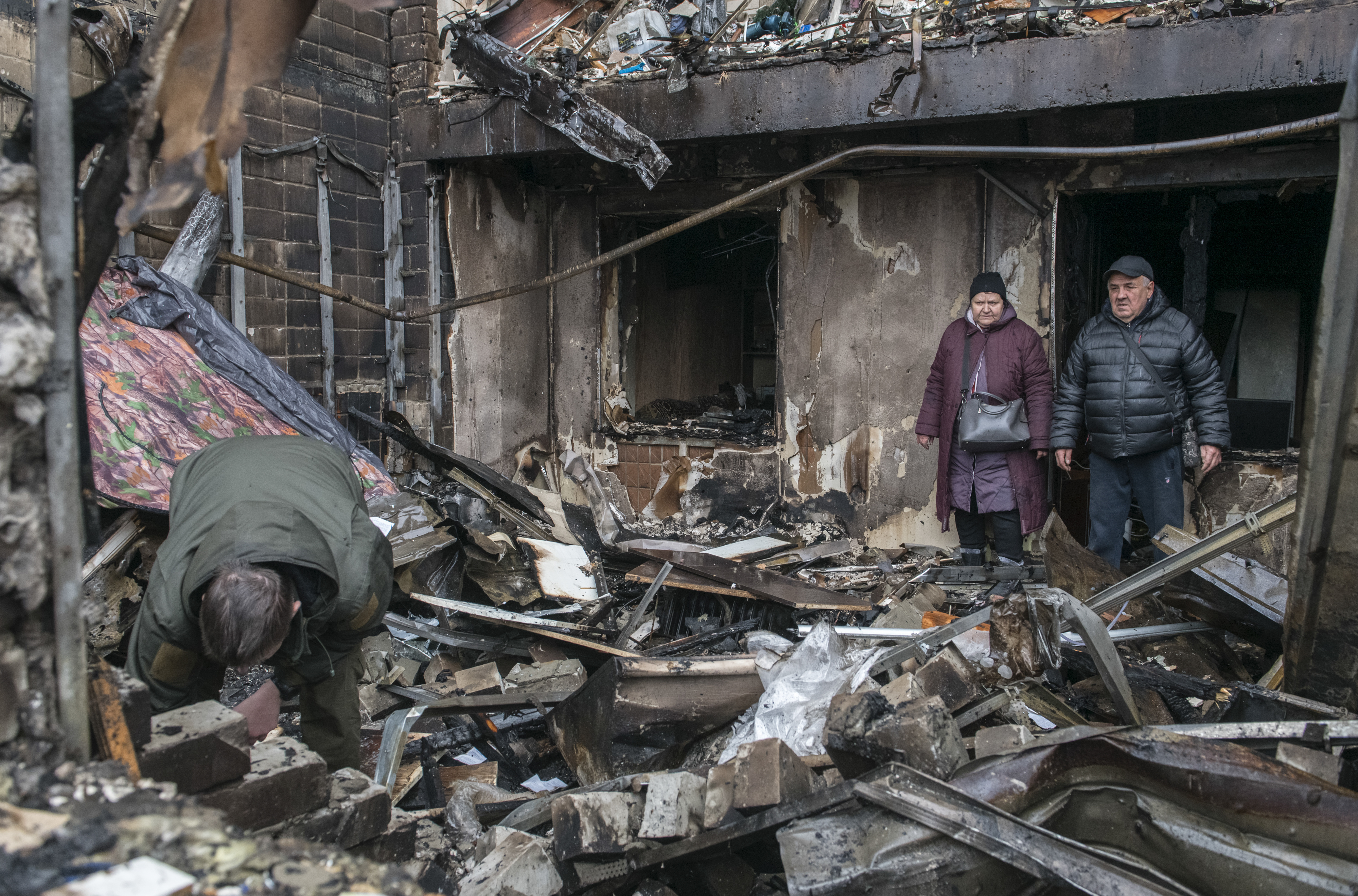 epaselect epa12559585 People survey the destruction after a Russian strike on a nine-storey residential building in the city of Vyshhorod in the Kyiv region, Ukraine, 30 November 2025, amid the Russian invasion. At least one person died, and six others were injured in an overnight Russian attack on the Kyiv region, according to the State Emergency Service report. EPA/MAXYM MARUSENKO