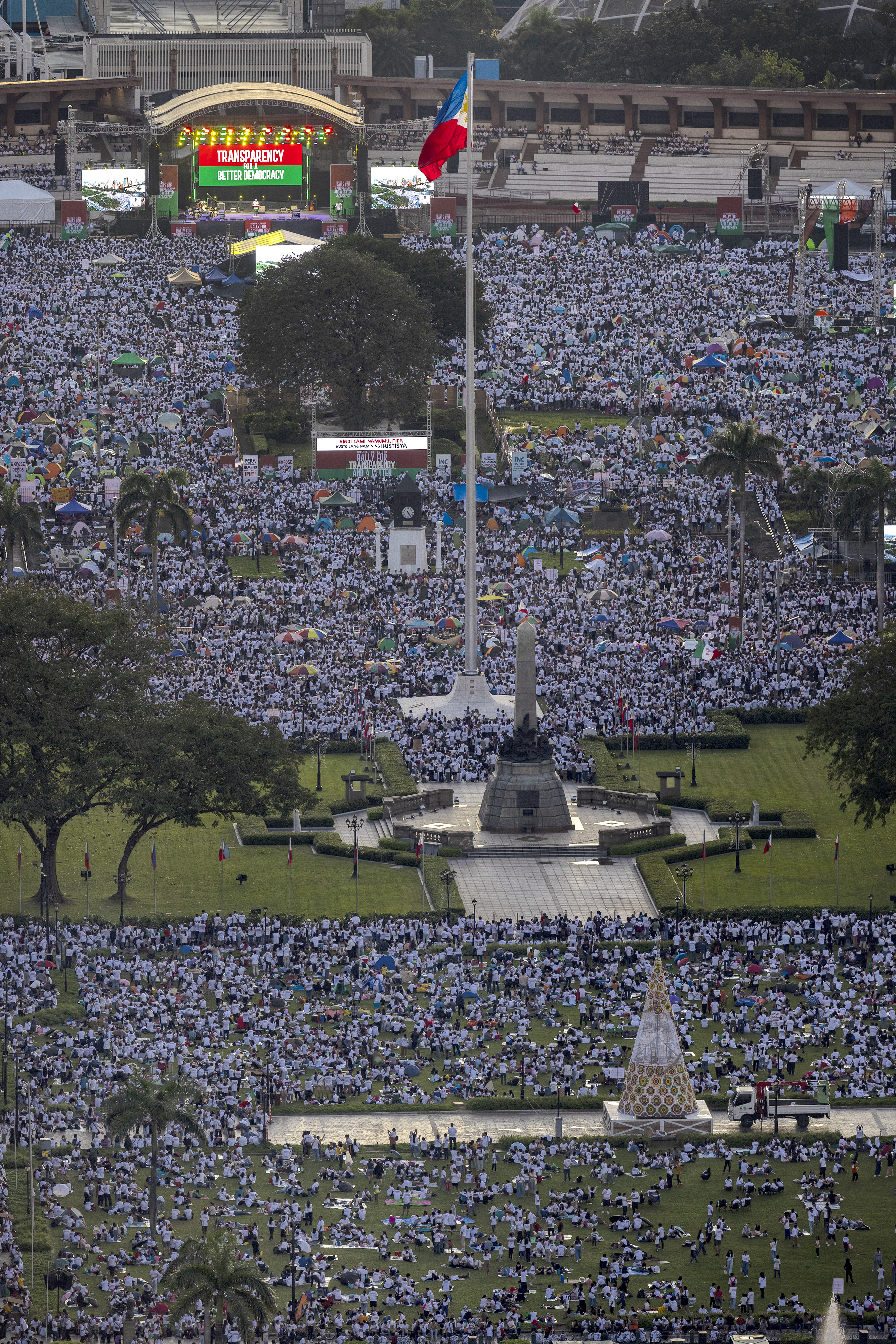 MANILA, PHILIPPINES - NOVEMBER 16: Members of Iglesia ni Cristo take part in a protest against corruption on November 16, 2025 in Manila, Philippines. A powerful Philippine megachurch, Iglesia ni Cristo, mobilized over half a million members to join growing protests over alleged corruption in multibillion-peso flood control projects. INC—long influential for its bloc voting—endorsed Ferdinand Marcos Jr. for the presidency in 2022, who was recently accused by a former lawmaker of involvement in the scheme. The church also backed Sara Duterte for the vice presidency, who last year faced scrutiny over her use of hundreds of millions in confidential funds. (Photo by Ezra Acayan/Getty Images)