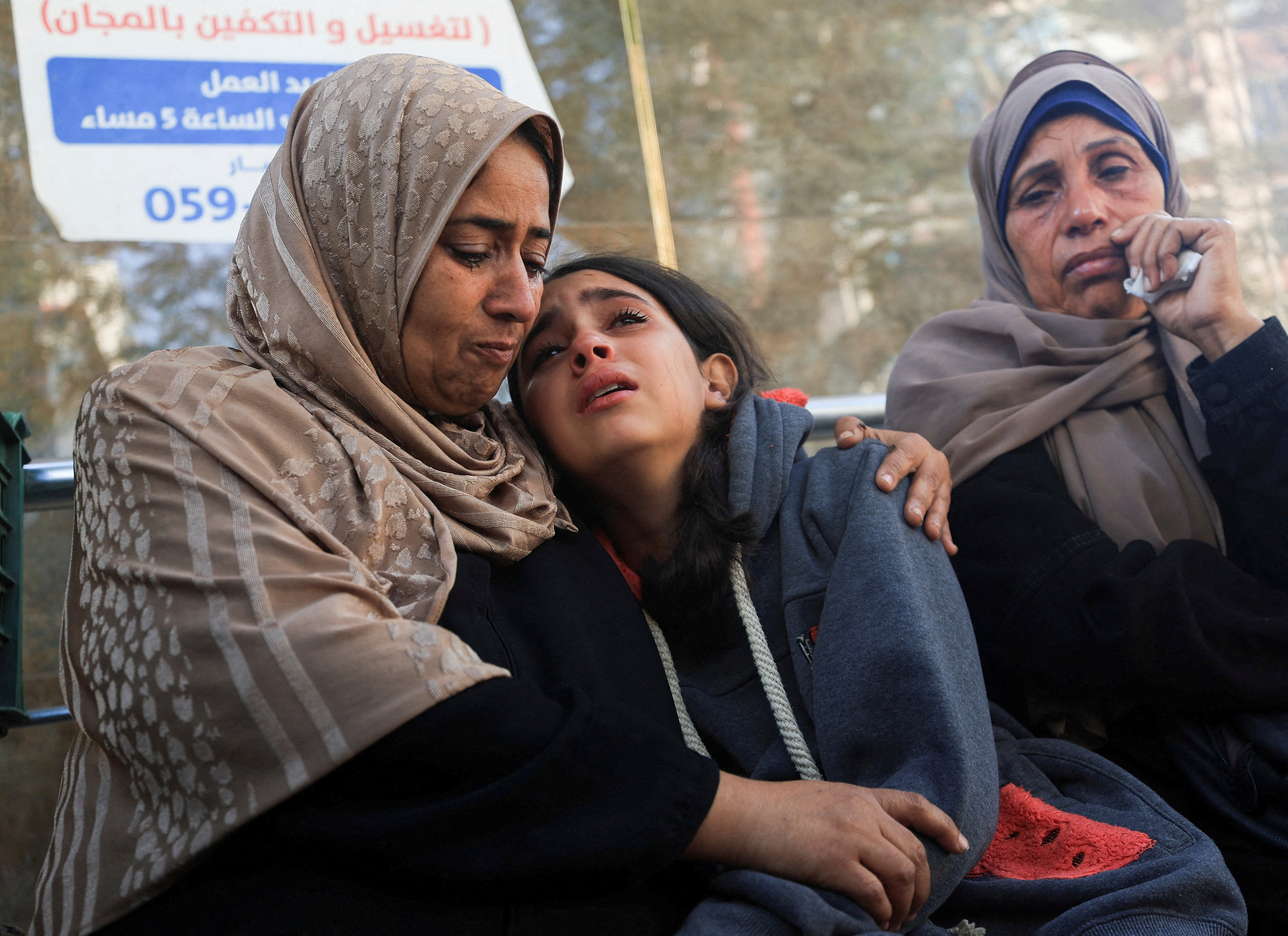 Mourners react as they attend the funeral of Palestinians who, according to medics, were killed in overnight Israeli strikes, at Al-Shifa Hospital in Gaza City, November 20, 2025. REUTERS/Dawoud Abu Alkas TPX IMAGES OF THE DAY
