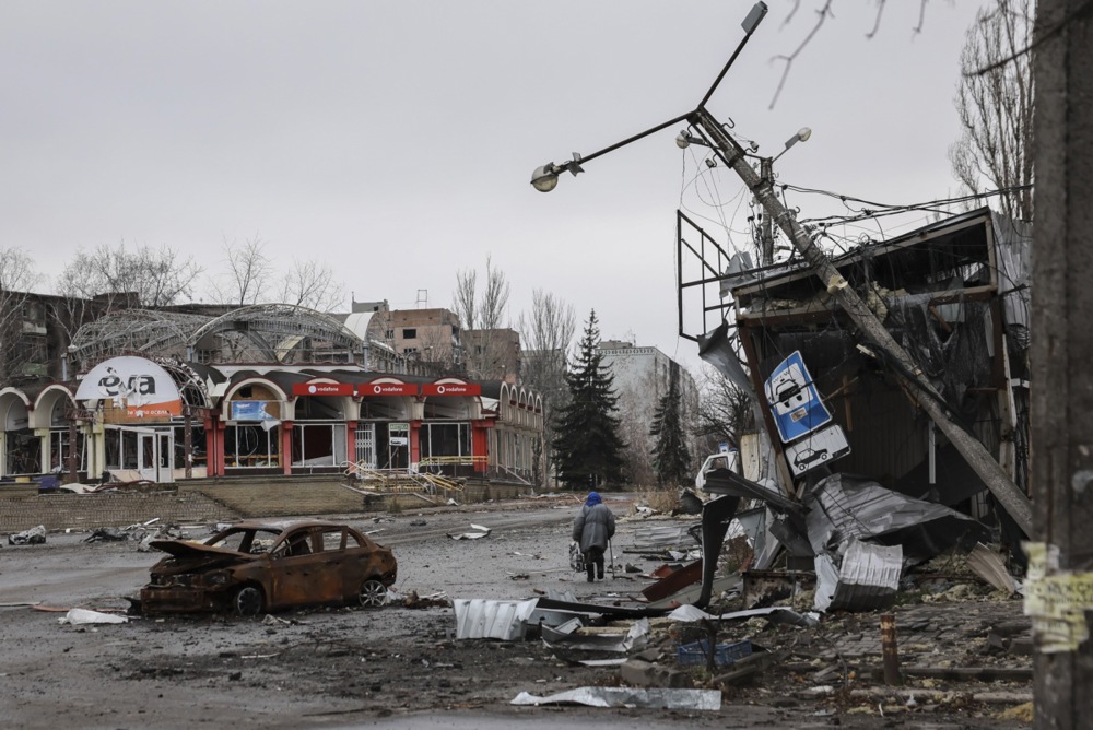 A handout picture made available by the press service of the 24th Mechanized Brigade of Ukrainian Armed Forces on 22 December 2025 shows a local woman walking in the damaged city of Kostiantynivka in Donetsk region, Ukraine, 20 December 2025, amid the ongoing Russian invasion. EPA/PRESS SERVICE OF THE 24 MECHANIZED BRIDGE HANDOUT HANDOUT EDITORIAL USE ONLY/NO SALES