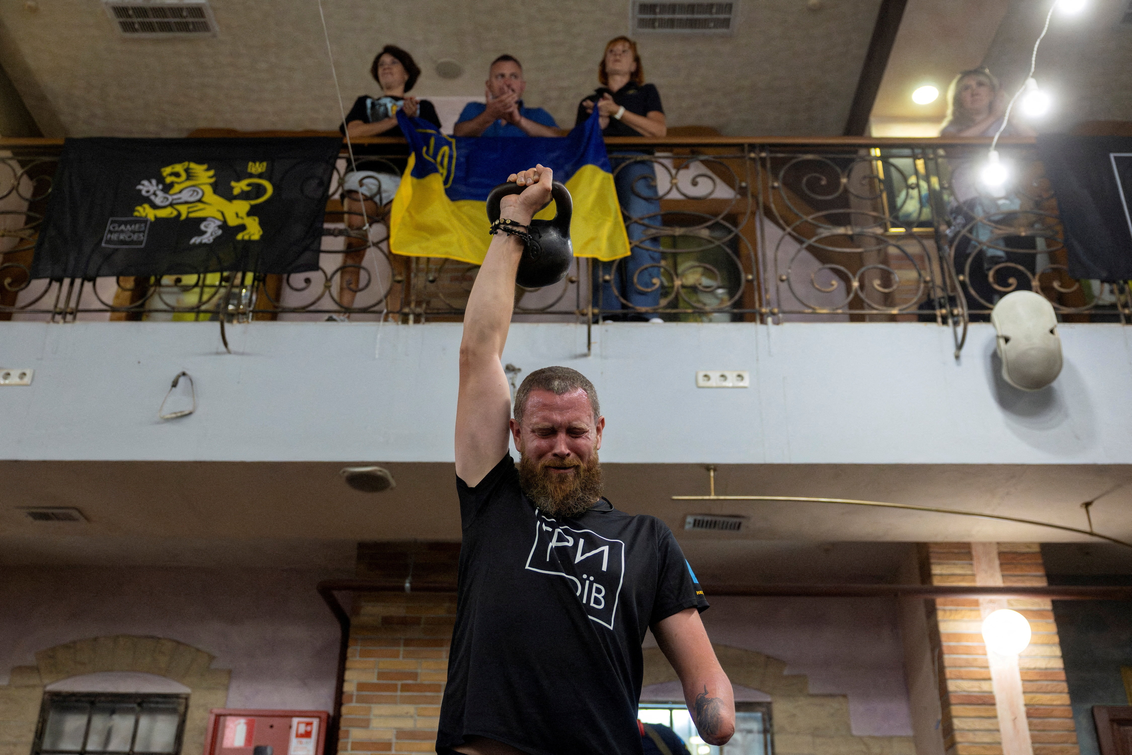 A Ukrainian war veteran competes with the kettlebell in the "Games for Heroes" cross-fit competition of military amputees, amid Russia's attack on Ukraine, in Kharkiv, Ukraine September 12, 2025. REUTERS/Thomas Peter TPX IMAGES OF THE DAY