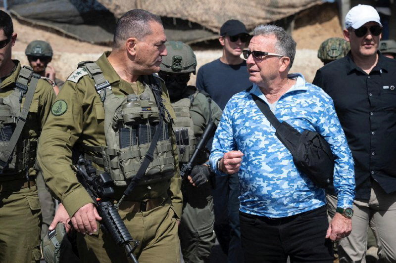 Israeli Chief of Staff Eyal Zamir and US Special Envoy to the Middle East Steve Witkoff speak during a field tour in the Gaza Strip.