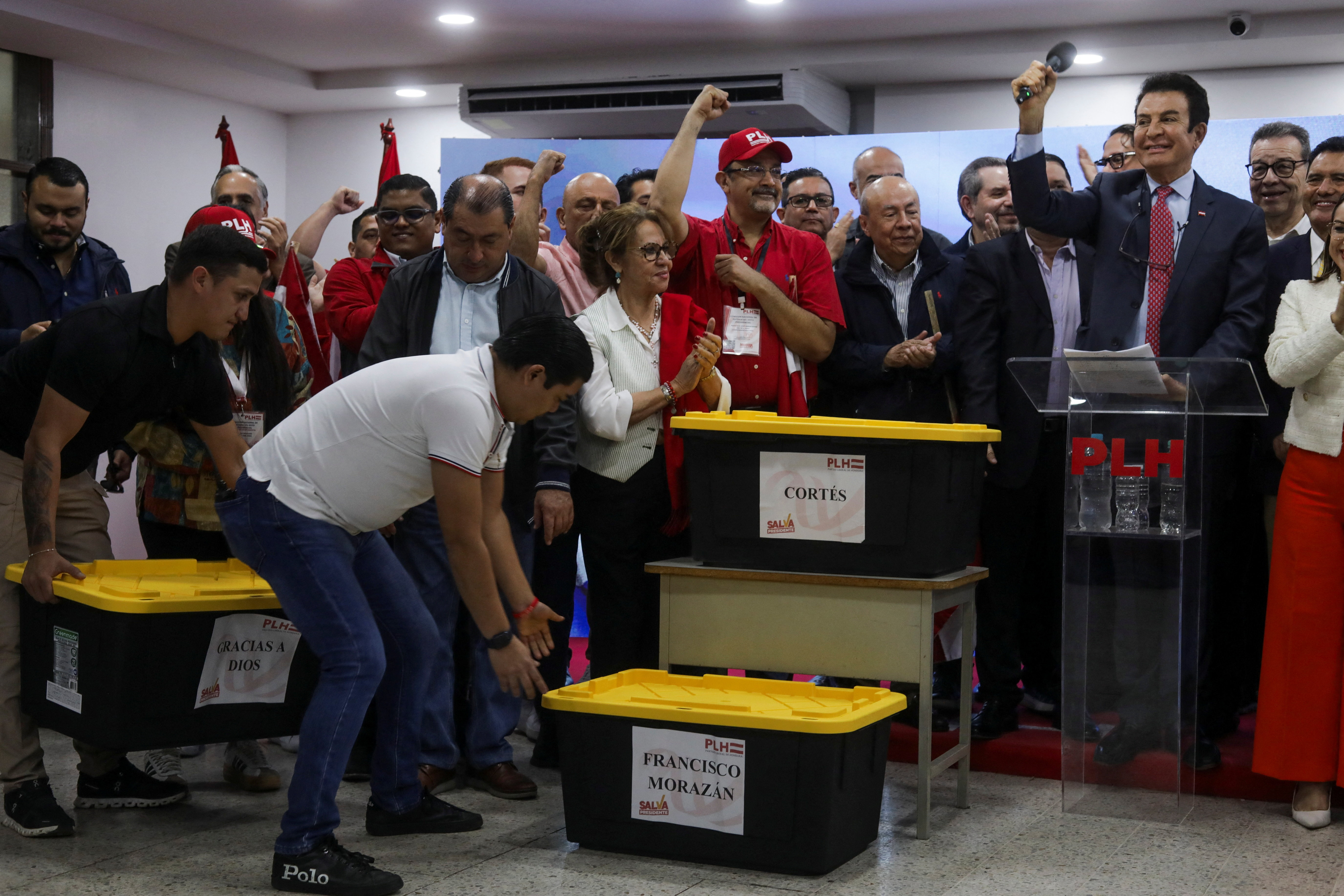 Salvador Nasralla and supporters party at election headquarters