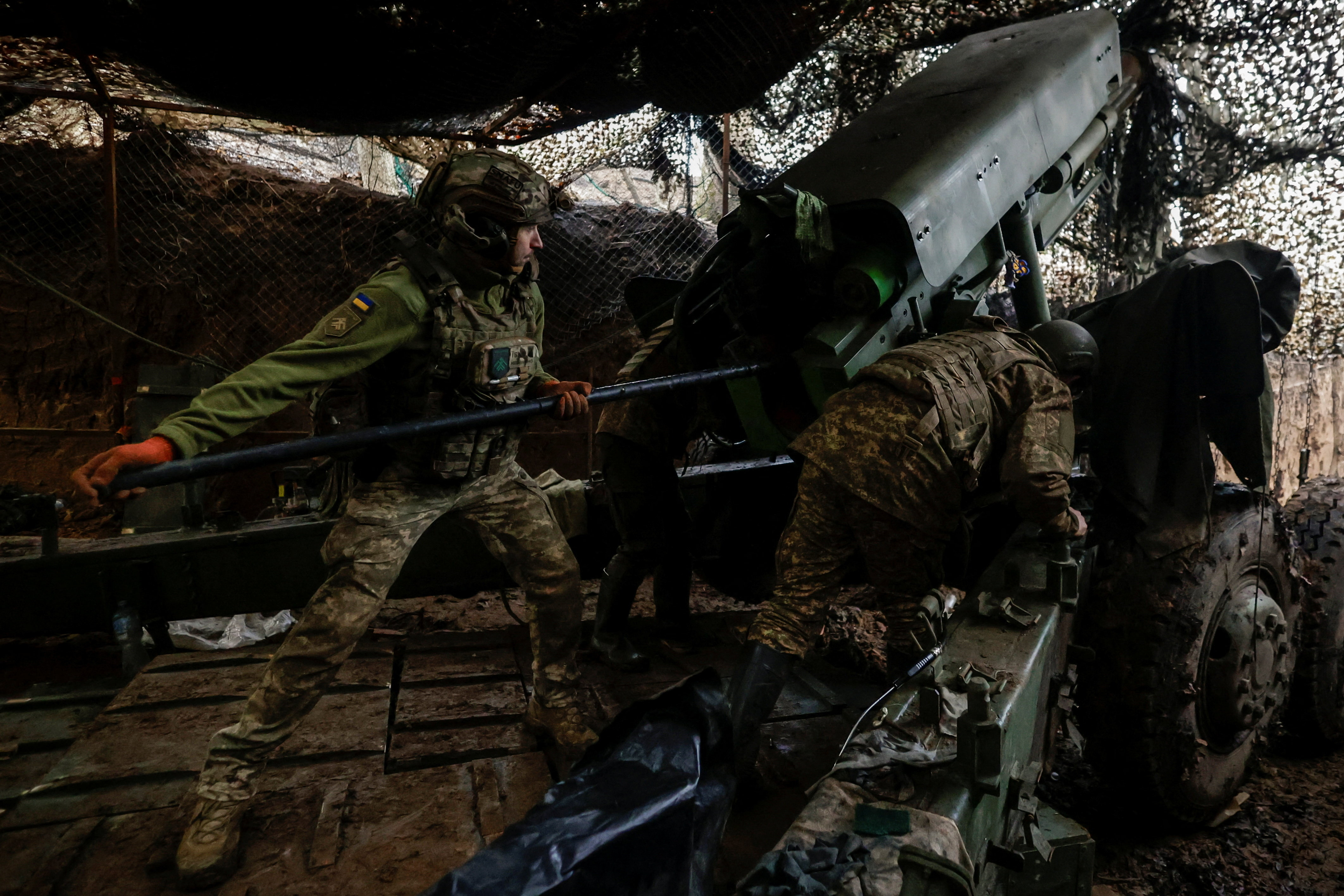 Service members of the 13th Operative Purpose Brigade 'Khartiia' of the National Guard of Ukraine load ammunition to fire a Bohdana self-propelled howitzer towards Russian troops from a position on the front line, amid Russia's attack on Ukraine, in the Kharkiv region, Ukraine, December 3, 2025. REUTERS/Sofiia Gatilova